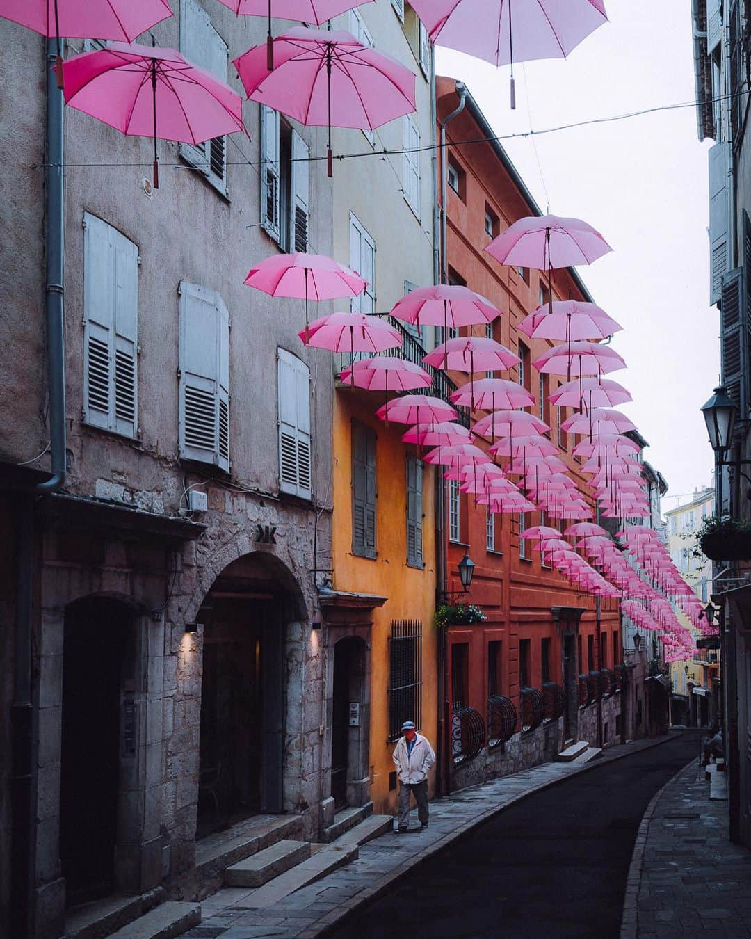 Thomas Kakarekoのインスタグラム：「Capturing Grasse, one frame at a time 🇫🇷  #grasse」