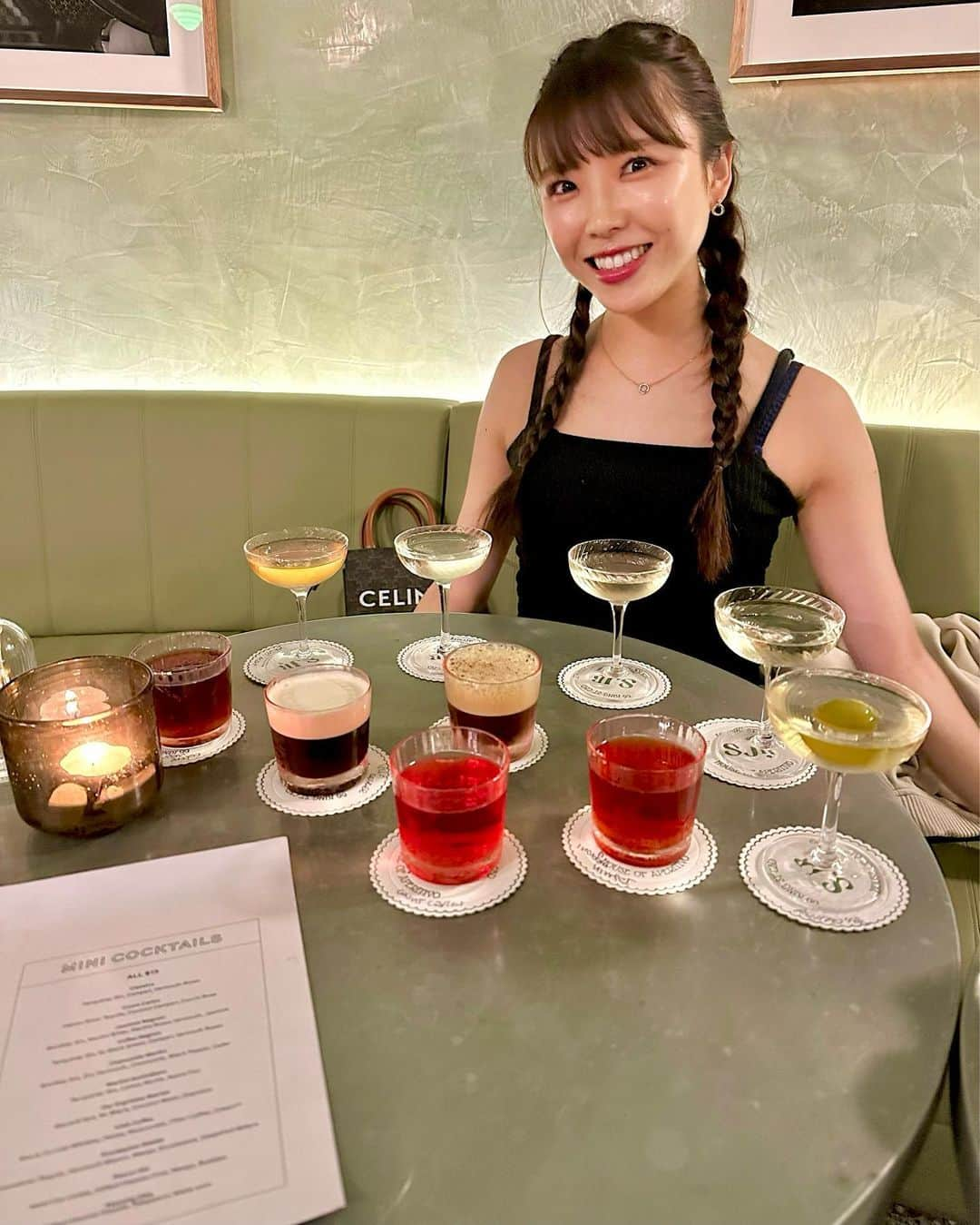 宮田亜夢のインスタグラム：「シドニーの朝行ったカフェが夜はBARがやっているという事で10種類のカクテルを頼んでみた〜〜💗🥂  が、、、、全然飲めない🤣🤣🤣笑笑笑笑笑  終始ワイン飲みたくてしょうがなかった😂😂😂 カスタマーサービスもめちゃくちゃ良かったし、めちゃくちゃ楽しかったからオールオッケー🥳😎💕笑笑笑  #dydney #シドニー #bar  #cocktail  #sydneyfood #sydneyfoodie #sydney  #foodie #sydneyfoodies  #food  #foodstagram #foodphotography#sydneyrestaurant #sydneycafe #sydneyaustralia #australia #sydneyfoodguide #sydneyrestaurants #foodies #yummy #foodlover #sydneyfoodporn #sydneybrunch #breakfastinsydney」