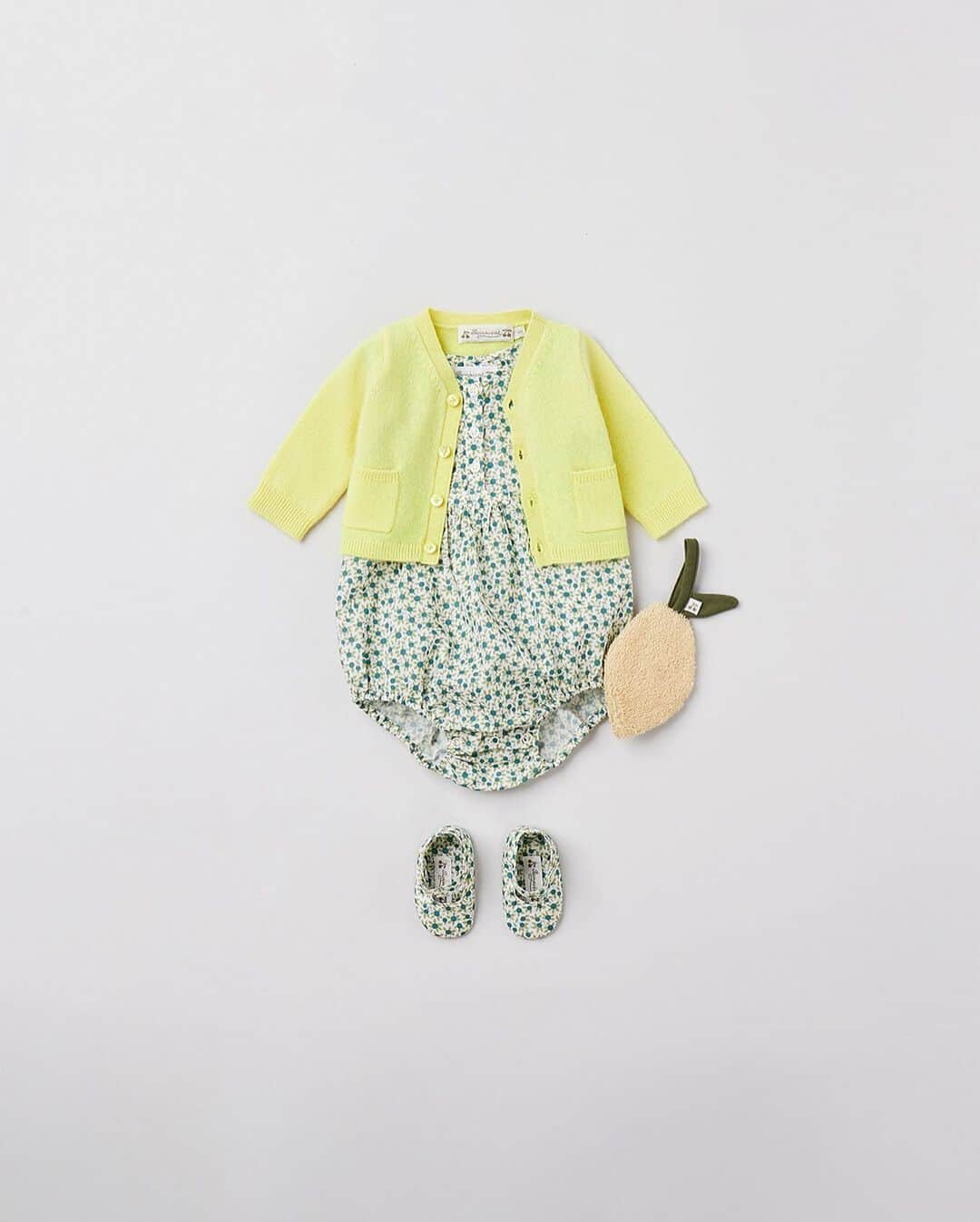 bonpointのインスタグラム：「Bonpoint Newborn SS23 | Pops of colours. 🍋🍏​ This season, our fresh and modern Liberty fabric enhances the playfulness of your little one's outfits. ​  #Bonpoint #Newborn」