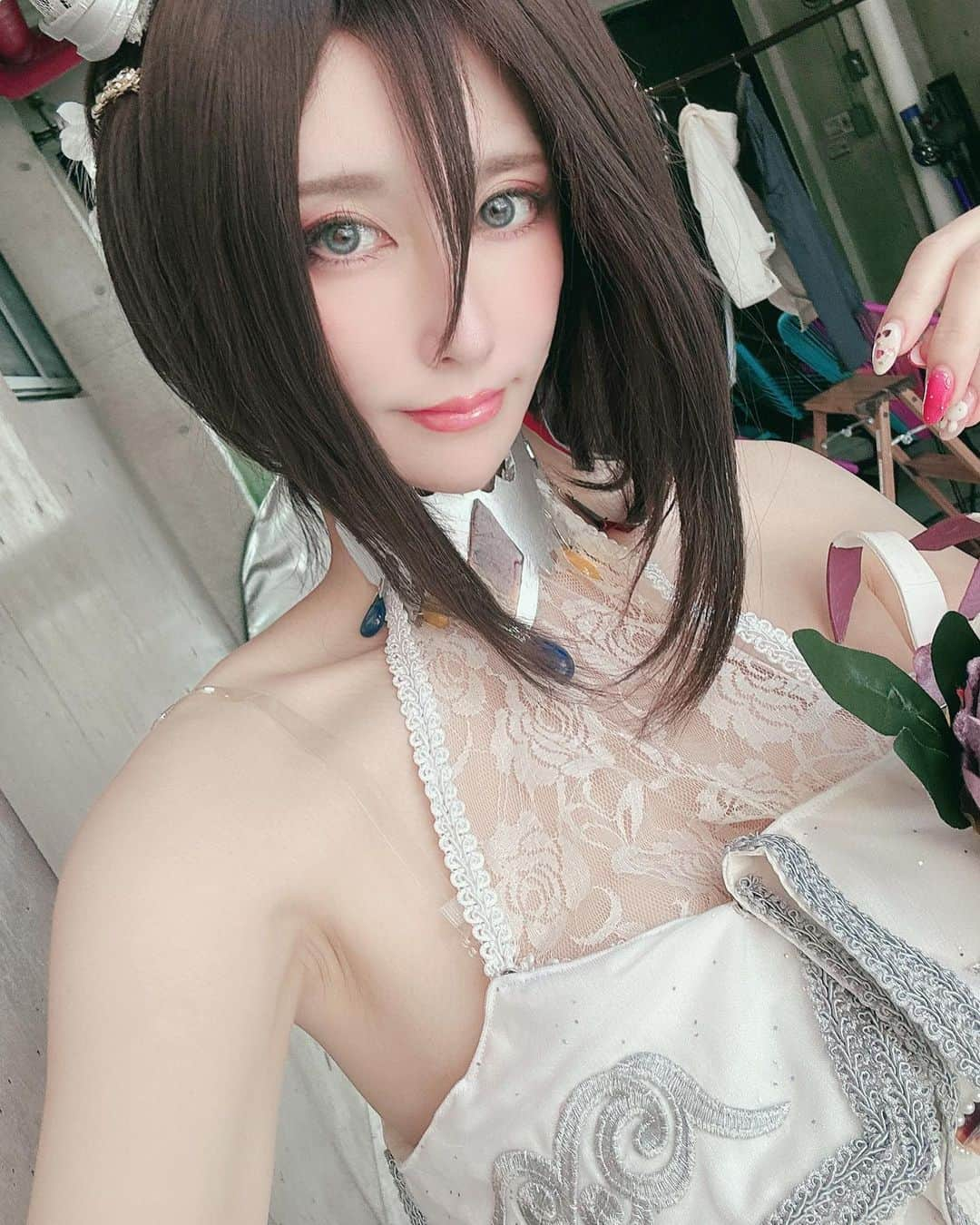 林檎蜜紀のインスタグラム：「夏に出したいエアグルーヴ🐎の写真手  #ウマ娘 #ウマ娘コスプレ  #エアグルーヴコスプレ  #ウマ娘花嫁衣装」