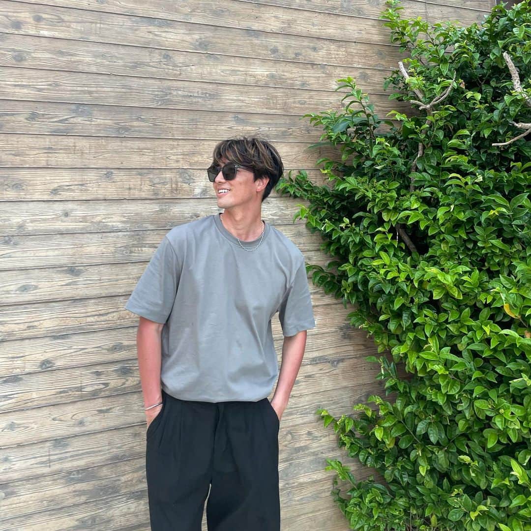のインスタグラム：「ねぇ髭ないほうが清潔感爆上がりしない？🤨(まだ言ってる) 髭ありなし論争はまだまだ続く… #ファッション#コーデ」