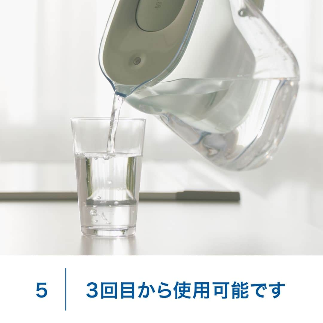 BRITA Japanさんのインスタグラム写真 - (BRITA JapanInstagram)「【ポット型浄水器 ご使用前の準備】 【1】新しいポット型浄水器は、使用前に洗ってください。 新しいブリタのポット型浄水器を使い始める際には、ふた、ポット本体を食器用中性洗剤で洗います。 ※研磨剤は使用しないでください。  【2】カートリッジを水に浸し、気泡を取り除く カートリッジを包装フィルムから取り出し、水に浸して静かに振って気泡を取り除きます。ポットからカートリッジを取り出し、水を捨てます。  【3】カートリッジを押し込む 水受け部をポット本体に差し込みます。カートリッジを水受け部のくぼみに差し込み、しっかりと押し込みます。 水受け部を逆さまにしたときに、カートリッジが外れないことを確認してください。  【4】2回注水して捨てる。 水を注ぎ、最初のろ過2回分の水はカートリッジの使用前の準備をするためなので、使用しないでください。 これにより活性炭の黒い微粒子が洗い流されます。  【5】3回目にろ過した水からお使いいただけます。  #ブリタ #brita　#ブリタの使い方 #浄水器 #浄水ポット #ポット型浄水器  #浄水カートリッジ #浄水フィルター #ブリタのある生活 #ペットボトルよりブリタ #sdgs #環境問題 #エコ #サスティナブル #サステイナブル #サステナブル」6月2日 21時00分 - brita.japan