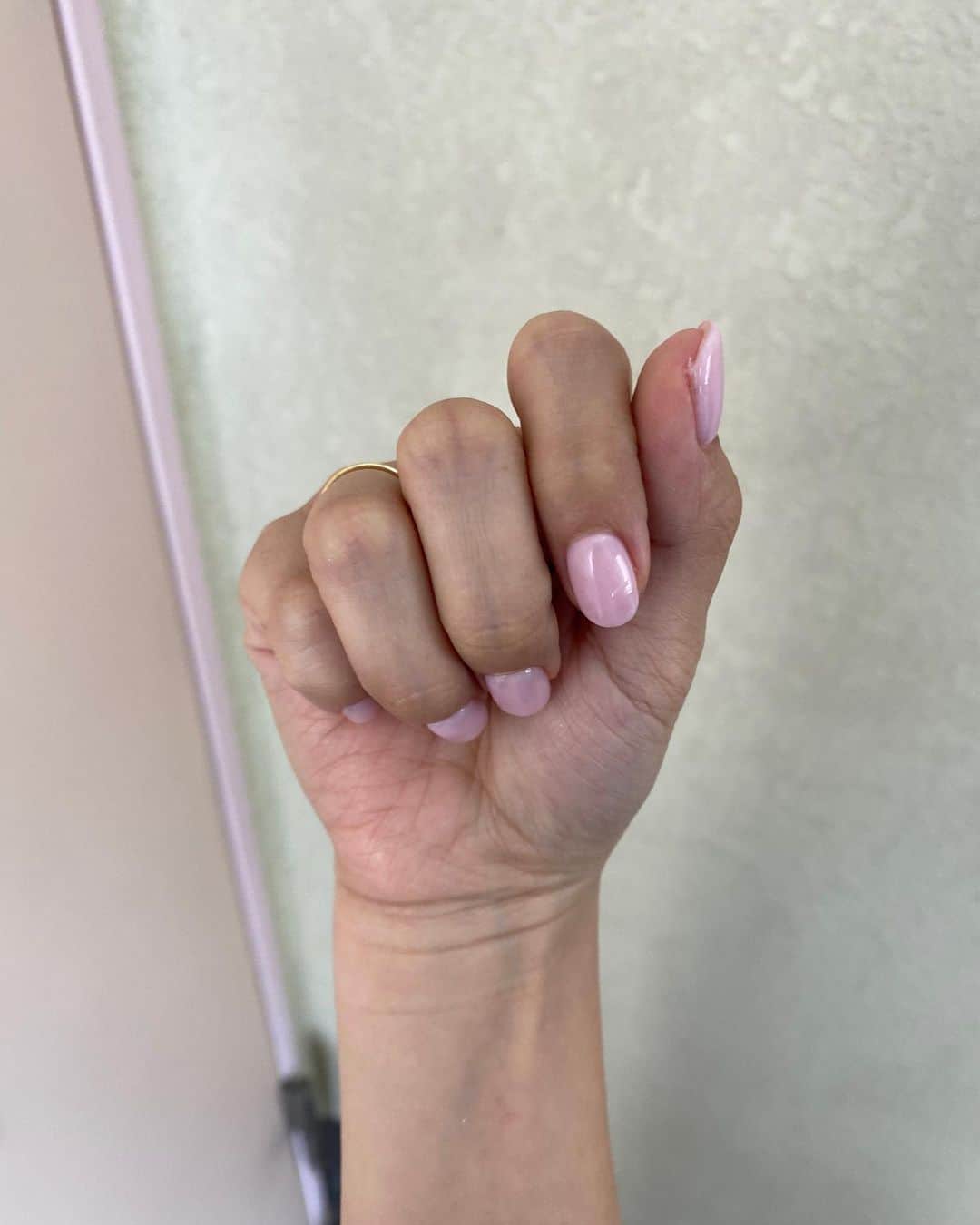 柴田紗希さんのインスタグラム写真 - (柴田紗希Instagram)「今世紀1番ピンクにしたい意志がつよかった日たぶんわら しかも白ピンク！ @nes.nail ありがとでーす！！！ いつもいつもありがとでーす♡♡♡💅 良いラジオ流れてたな📻☀︎」6月2日 21時05分 - shibasaaki
