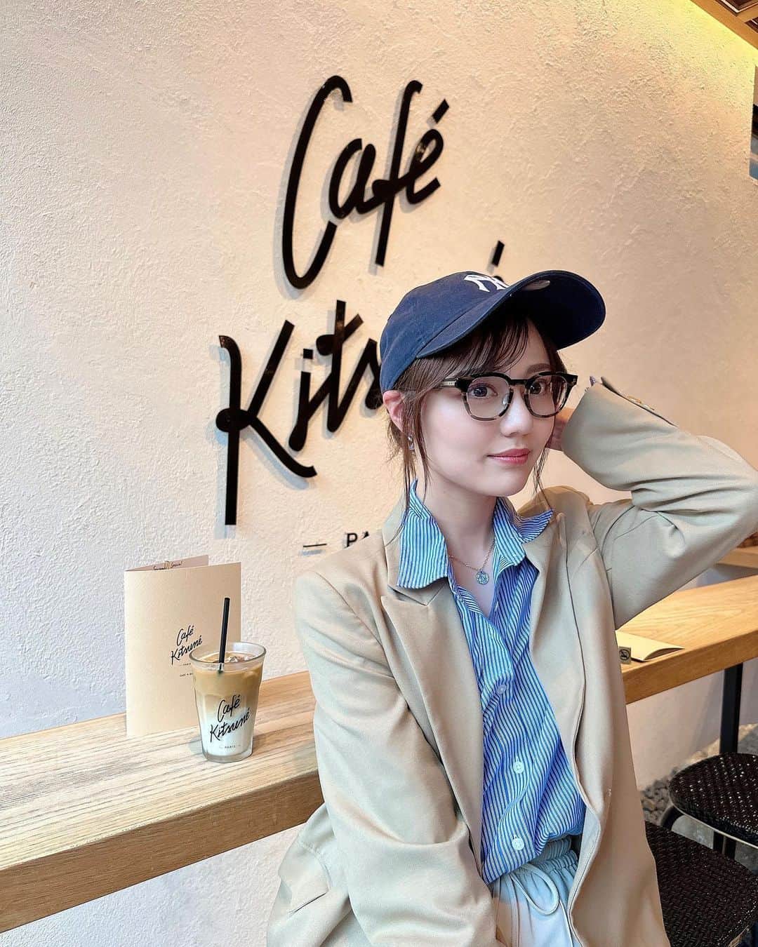 tomoのインスタグラム：「🦊🤍 #cafekitsune #表参道カフェ #maisonkitsune」