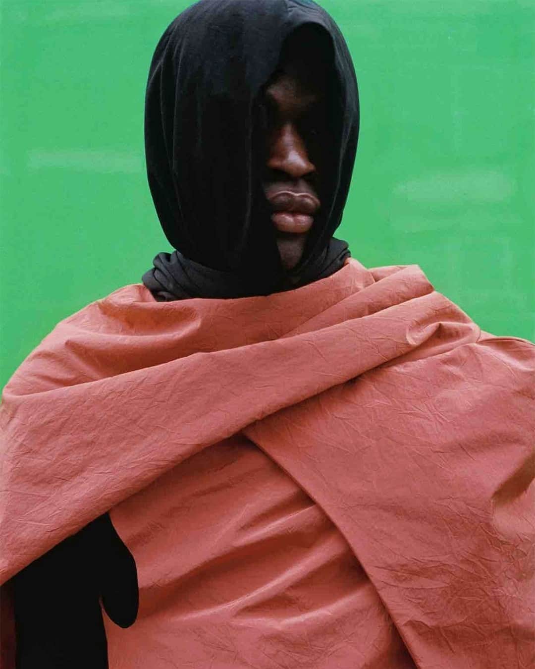 AnOther Magazineさんのインスタグラム写真 - (AnOther MagazineInstagram)「“As designers and artists, we want to dress future generations to feel safe going out into the world” – @nuba.world 🌍️⁠ ⁠ Shortly after graduating from Central Saint Martins in 2020, designer @cmrnw launched his clothing label Nuba with “the intention of shifting perspectives of how people perceive nuances in culture and the experience of growing up in a foreign environment.”⁠ ⁠ Now, Williams’ long-time friend and creative collaborator @labembika joins Nuba as co-creative director, helping to weave the ideas that underpin the label into fresh narratives.⁠ Find out more about the new London-based label at the link in bio 📲⁠ ⁠ 📸 Escape by Nuba. Photography by @jessicamadavo⁠」6月2日 21時10分 - anothermagazine