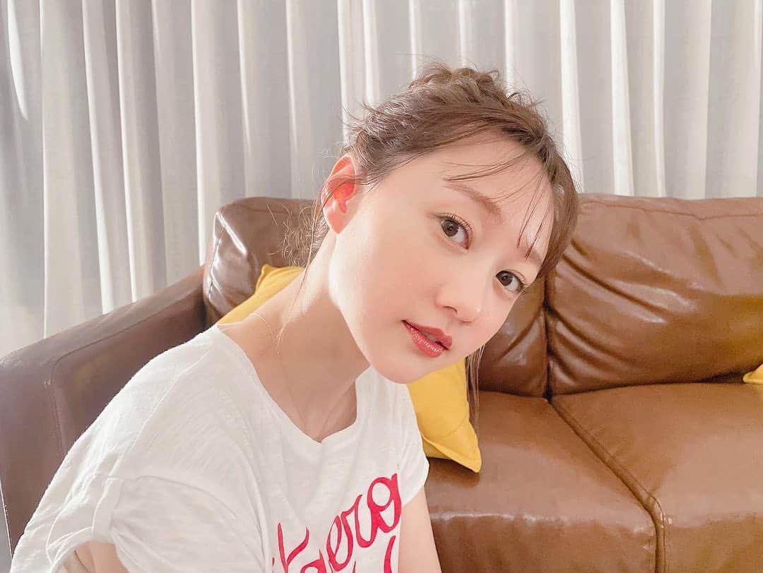 高田秋のインスタグラム：「ラジオからの撮影でした🤍  マツパしてから快適すぎる😆🌈 眉も整えてもらいました♡」