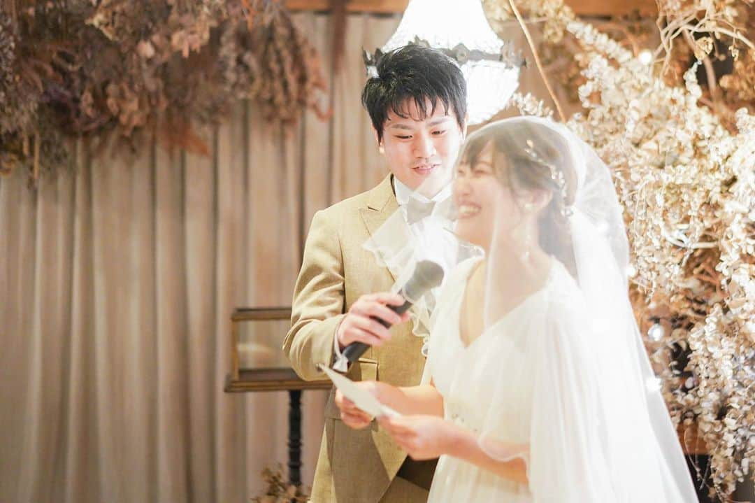 Ruban Weddingさんのインスタグラム写真 - (Ruban WeddingInstagram)「⁡ ︎挙式で大切な家族への感謝の気持ちを 伝えていただきました。 ⁡ 挙式でこのような時間を設けることによって、 1番近い場所で1番最初に想いを伝えることができ、 改めて今までの思い出、当時の気持ちを思い返す時間が生まれます。 ⁡ 大切な方々に感謝を伝えた上で見守っていただける人前式は、 より一層強い気持ちを持って 誓いを立てることができるのではないでしょうか？ ⁡ ゲストの暖かい大きな拍手により、結婚が認められ、 感動的で穏やかな時間が流れました😊 ⁡ ⁡ ♒︎♒︎♒︎♒︎♒︎♒︎♒︎♒︎♒︎♒︎♒︎♒︎♒︎♒︎♒︎♒︎♒︎♒︎♒︎♒︎♒︎♒︎♒︎♒︎♒︎♒︎♒︎♒︎♒︎♒︎♒︎♒︎♒︎♒︎♒︎ ⁡ 【My Energy】 ⁡ 命があること。 毎日ご飯が食べられること。 蛇口をひねれば綺麗なお水が出てくること。 ⁡ そして、大切な人がそばにいてくれること。 ⁡ 全部当たり前のようで当たり前じゃない。 ⁡ その全てが本当は特別で、 私たちが生きるための日々の活力になっている。 ⁡ これまで当たり前のように 支えてくれた、愛してくれた 私たちの大切な人たちに たくさんのありがとうを。 ⁡ そしてこれからは、 私たちが誰かの活力になれますように。 ︎ ⁡ ♒︎♒︎♒︎♒︎♒︎♒︎♒︎♒︎♒︎♒︎♒︎♒︎♒︎♒︎♒︎♒︎♒︎♒︎♒︎♒︎♒︎♒︎♒︎♒︎♒︎♒︎♒︎♒︎♒︎♒︎♒︎♒︎♒︎♒︎♒︎ ︎ ⁡ ウェディングフェアーのご予約は WEBサイトorお電話にて🌿 📞087-873-2292 DMからのご質問もお受けしております！ ⁡ お気軽にご相談下さいませ！  結婚式場 Ruban-リュバン- ⁡ ⁡ #rubanwedding#ruban#リュバン#アンティーク#花嫁#プレ花嫁#香川県のプレ花嫁さんと繋がりたい#デザートビュッフェ#高松結婚式場#chainonwedding #marry#marry花嫁#高松市#フォトウェディング#香川花嫁#高松花嫁#四国花嫁#ウェルカムパーティー#貸切ウェディング#オリジナルウェディング #ウェディングパーティー#結婚式演出アイデア #結婚式演出アイデア #香川結婚式場 #ウエディングフェア #コンセプトウエディング #結婚式アイディア」6月2日 21時15分 - rubanwedding