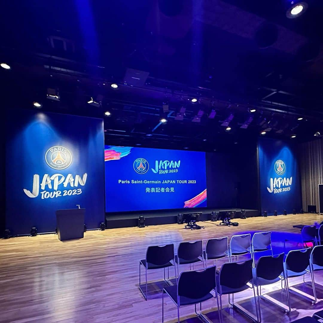 Mai Yamadaさんのインスタグラム写真 - (Mai YamadaInstagram)「【パリ・サン=ジェルマン ジャパンツアー 2023 発表記者会見】 MCを務めさせていただきました🎤  昨年、日本中を熱狂させたパリ・サン=ジェルマンのジャパンツアーが、今年更にパワーアップして帰ってきます！  記者発表会にはエムボマさんや、パリサンジェルマンFC アジア太平洋マネージングディレクターのセバスチャン・ヴァゼルさんにご登壇いただきました。  今年は、 クリスティアーノ・ロナウド選手擁するアル・ナスル🇸🇦 コパイタリア2連覇、UEFAチャンピオンズリーグ決勝進出と今とても勢いのあるインテル🇮🇹 そして日本からはセレッソ大阪も参戦という豪華さ✨  大阪と東京での開催です⚽️  チケットは本日から6/11 23:59までの応募で抽選式。 昨年は試合会場でしか買えなかったオフィシャルグッズは、今年オフィシャルHP内特設サイトにて、本日から事前販売が開始しています！  詳細は公式HPをご確認ください！！！  私も見に行きたい、、、🥺  #パリサンジェルマン #PSG #parissaintgermain  #パリサンジェルマンジャパンツアー #エムボマ さん #エムバペ 選手 #ネイマール 選手 #アルナスル #インテル #セレッソ大阪 #サッカー#soccer #記者発表会 #MC#イベントMC #アナウンサー #フリーアナウンサー #山田真以」6月2日 21時15分 - yamadamai_719