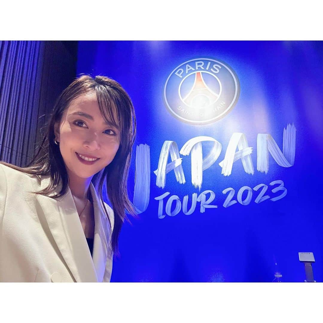 Mai Yamadaさんのインスタグラム写真 - (Mai YamadaInstagram)「【パリ・サン=ジェルマン ジャパンツアー 2023 発表記者会見】 MCを務めさせていただきました🎤  昨年、日本中を熱狂させたパリ・サン=ジェルマンのジャパンツアーが、今年更にパワーアップして帰ってきます！  記者発表会にはエムボマさんや、パリサンジェルマンFC アジア太平洋マネージングディレクターのセバスチャン・ヴァゼルさんにご登壇いただきました。  今年は、 クリスティアーノ・ロナウド選手擁するアル・ナスル🇸🇦 コパイタリア2連覇、UEFAチャンピオンズリーグ決勝進出と今とても勢いのあるインテル🇮🇹 そして日本からはセレッソ大阪も参戦という豪華さ✨  大阪と東京での開催です⚽️  チケットは本日から6/11 23:59までの応募で抽選式。 昨年は試合会場でしか買えなかったオフィシャルグッズは、今年オフィシャルHP内特設サイトにて、本日から事前販売が開始しています！  詳細は公式HPをご確認ください！！！  私も見に行きたい、、、🥺  #パリサンジェルマン #PSG #parissaintgermain  #パリサンジェルマンジャパンツアー #エムボマ さん #エムバペ 選手 #ネイマール 選手 #アルナスル #インテル #セレッソ大阪 #サッカー#soccer #記者発表会 #MC#イベントMC #アナウンサー #フリーアナウンサー #山田真以」6月2日 21時15分 - yamadamai_719