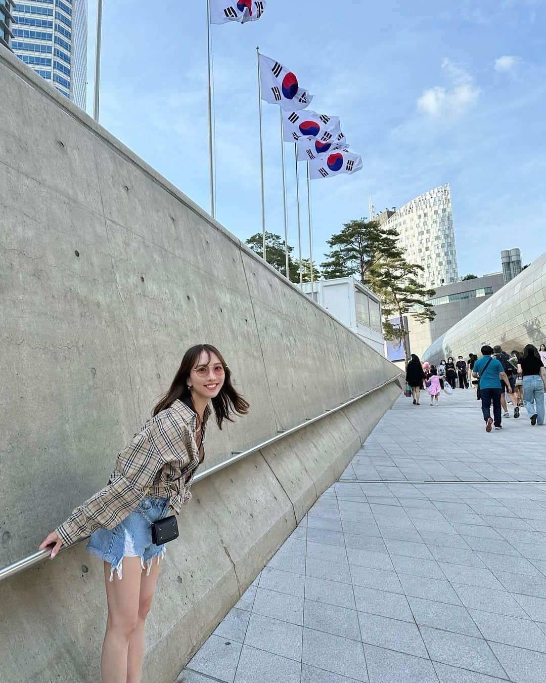 大野真昂のインスタグラム：「おもいで💭🥰📸🫧🇰🇷  江南、東大門、南大門、明洞、弘大 色んなところ行って毎日3万歩あるいた＾＾  東大門で夜中まで買い物できるように 今回もスカイパークキングスタウン東大門に🏨  またすぐ行きたい🔜🥹🇰🇷  #韓国 #韓国旅行 #渡韓 #ソウル #ソウル旅行」