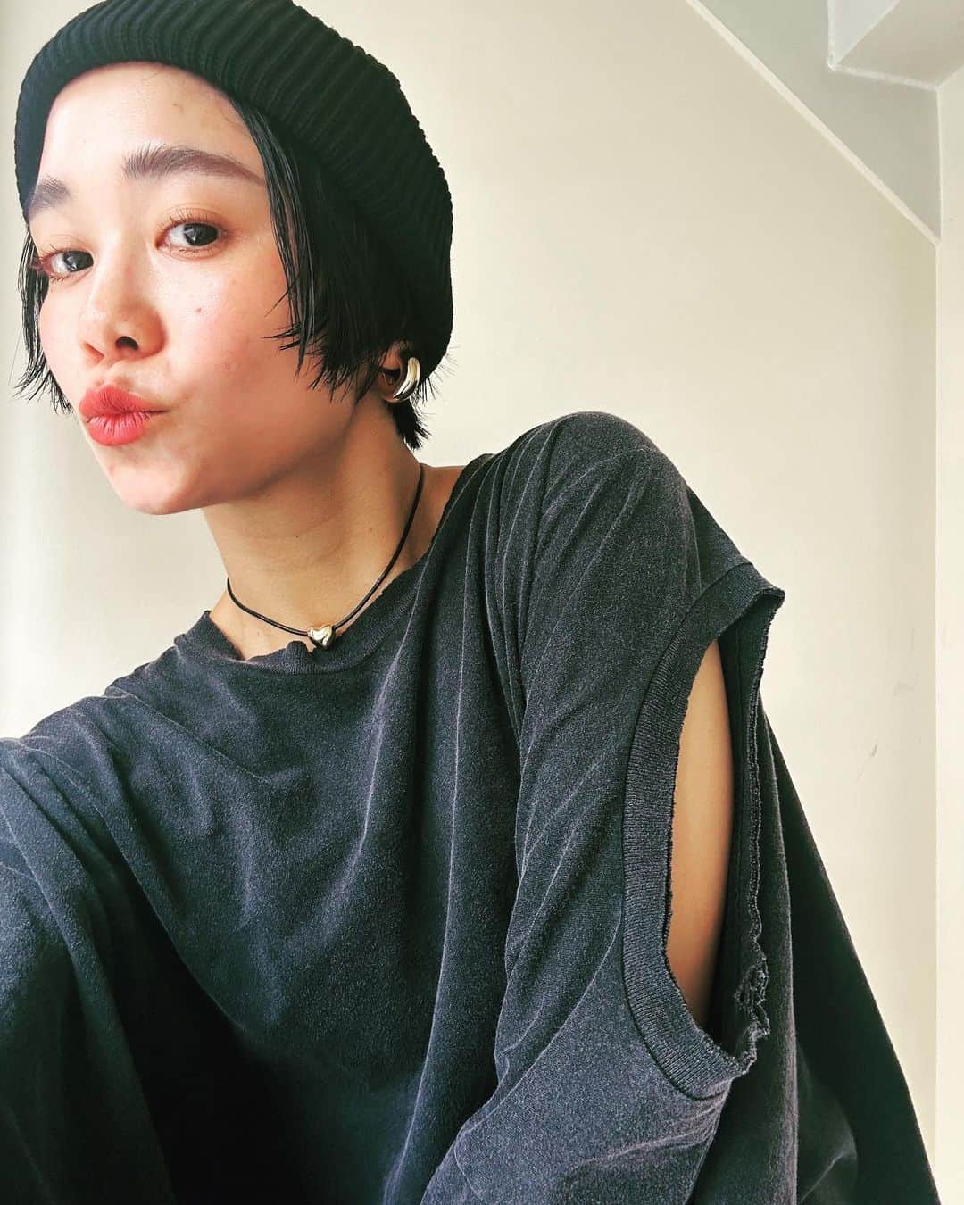 忍舞のインスタグラム：「たくさんタスククリアした日 メンテナンスもお仕事も。  針からのビオスチームは最高に肌の調子よい！ 最後は脱毛✨ 2回目の襟足脱毛は こないだ美容室行った時褒められた 顔がスッキリしてみえるし 横顔とかもちがうから もっと早くしとけばよかったと思ってるwww  #しのぶんコーデ #メンテナンスデー」