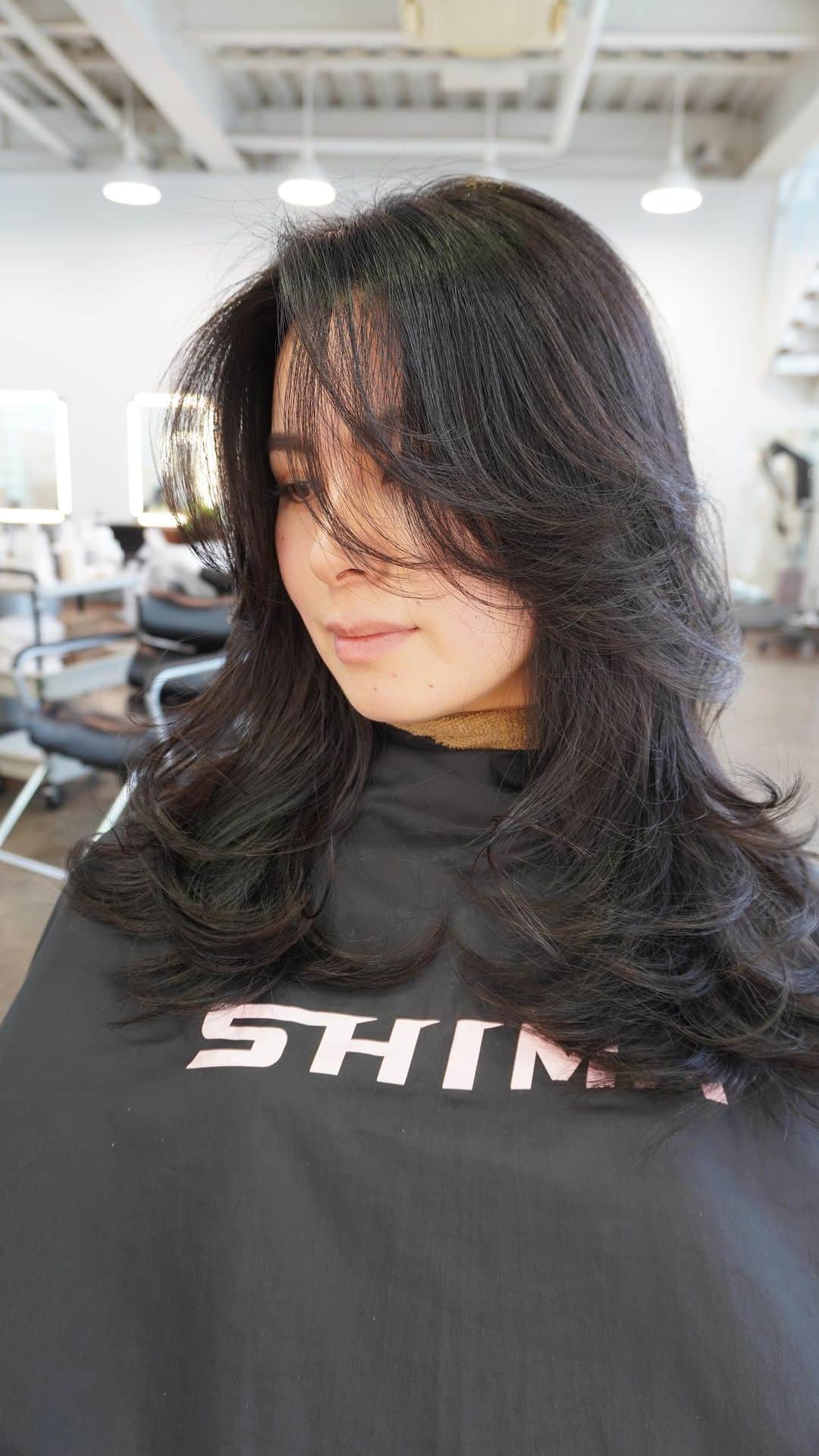 神能裕貴のインスタグラム：「Butterfly hair🦋＆Dark beach color🆕  たっぷりとレイヤーを入れたバタフライカットに ダークビーチカラー  #butterflyhair #butterflyhairclips  #butterflycut #layeredcut」