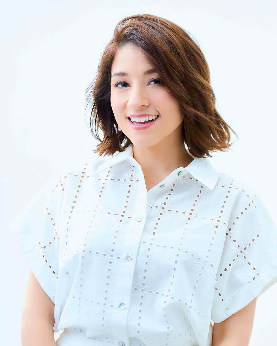 のインスタグラム：「🙋‍♀️  ＊NEW プロフィール写真＊  事務所のHPに追加されています！  気持ち新たに、みなさまどうぞよろしくお願いいたします。」