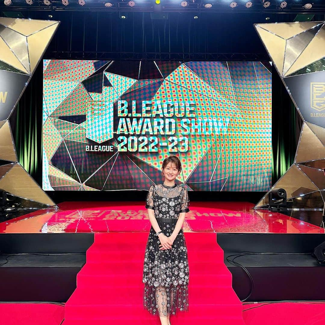 佐藤ちひろさんのインスタグラム写真 - (佐藤ちひろInstagram)「B.LEAGUE AWARD SHOW 2022-23  受賞された選手の皆さん、 おめでとうございます🎉🎉🎉  司会を日本テレビ田中毅アナと 担当させていただきました🎤  このような素晴らしい式典の司会を務めることができ、 とても光栄です☺️ 精一杯務めさせていただきました🔥 ありがとうございました！！  #bリーグアワードショー #bリーグ #バスケ　#バスケット　#バスケットボール　#バスケFIVE  #ジャンボくん #ヘアスタイル　#衣装」6月2日 21時59分 - chihiro.sato_ex