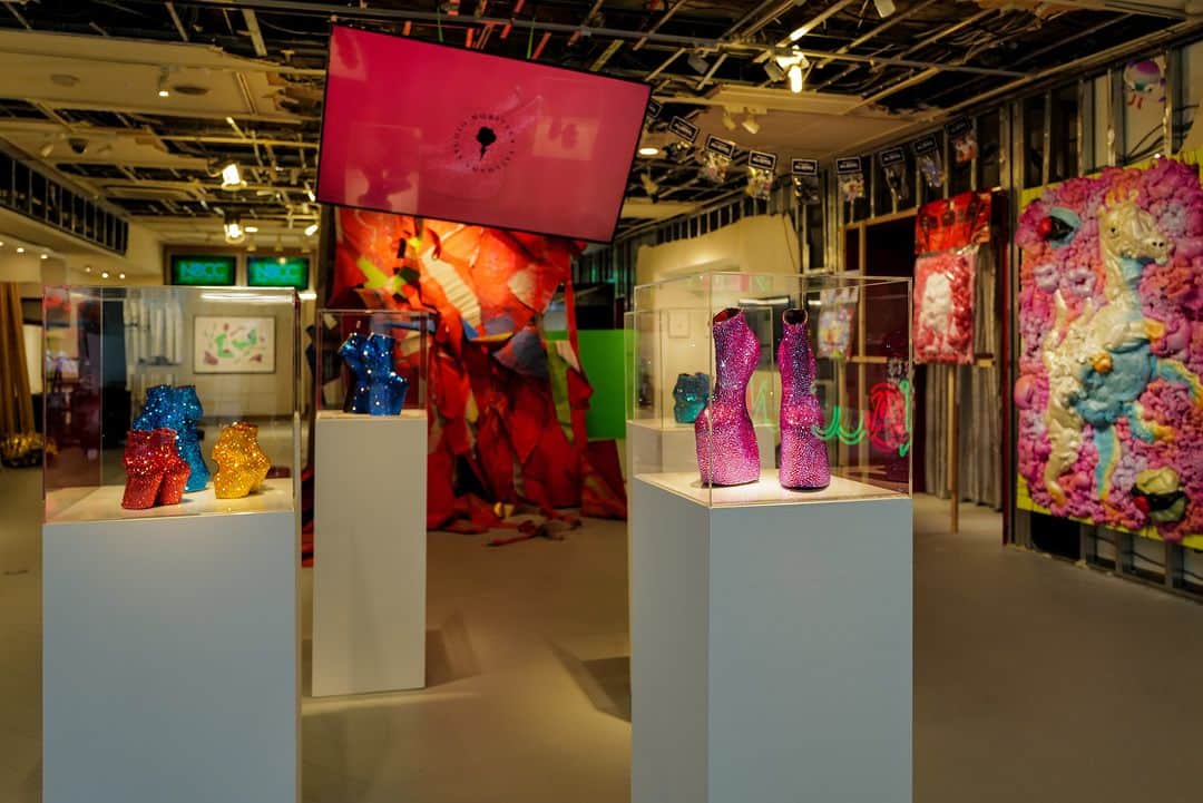 ノリタカタテハナさんのインスタグラム写真 - (ノリタカタテハナInstagram)「Exhibition Information NACC Exhibition Vol.7 "Goodbye Anarchy Cultural Center" Saturday, June 3 - Tuesday, June 27, 2023  NACC / Anarchy Culture Center 1-6-2 Nihonbashi Muromachi, Chuo-ku, Tokyo Nihonbashi Muromachi 162 Building 1F @nacc_nihonbashi  I am participating in the NACC exhibition with the help of renowned fashion designer Yasuhiro Mihara ( @miharayasuhiro ). It was a very urgent request for me, but I am doing my best for Mr. Mihara and exhibiting "Heel-less shoes" at the center of the exhibition, so please come and visit. The chaotic and anarchic exhibition space, where there are no genres or boundaries, was very fresh for me!  @Noritaka_Tatehana @TatehanaStudio  #舘鼻則孝 #NoritakaTatehana #HeellessShoes #Sculpture #Tokyo #Nihonbashi #Art #Fashion #NACC #日本橋アナーキー文化センター #miharayasuhiro #ミハラヤスヒロ」6月2日 22時00分 - noritaka_tatehana