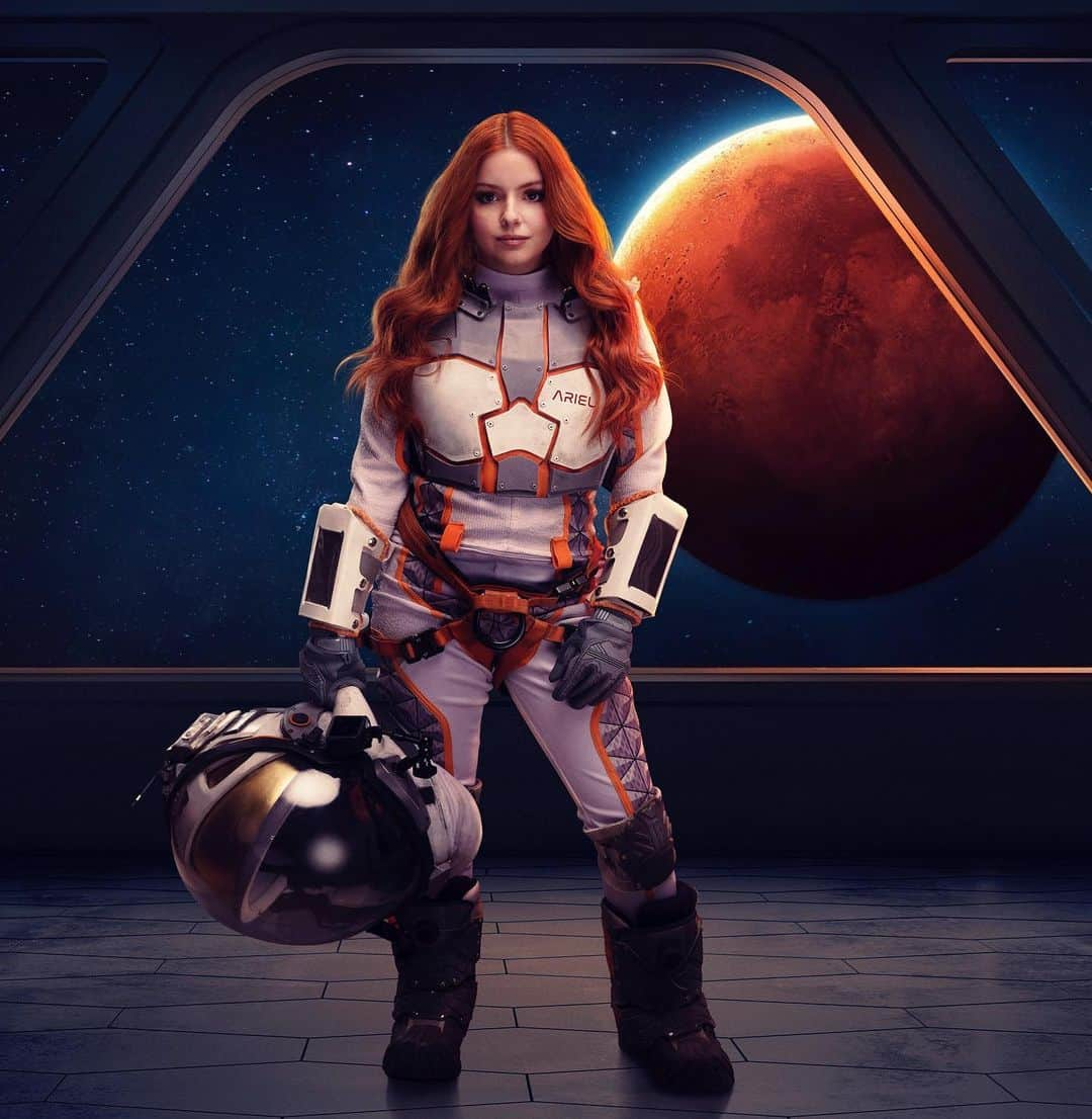 アリエル・ウィンターのインスタグラム：「👩🏻‍🚀🚀 Get ready to take flight! Mission begins this Monday June 5th @ 8/7c on FOX and then on @hulu the following day 👩🏻‍🚀🚀 #StarsOnMars @foxtv @realityclubfox」