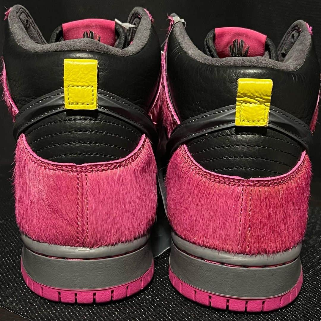 JULIANさんのインスタグラム写真 - (JULIANInstagram)「RUN THE JEWELS × SB DUNK HIGH  "ACTIVE PINK AND BLACK"   まだ履いてないけど🙈  #runthejewels  #nike #nikesb  #nikedunk #nikesbdunk  #ナイキ #ナイキスニーカー  #ナイキダンク #ダンク #ナイキsb  #スニーカー #足元倶楽部ナイキ部門  #スニーカーへッズ #スニーカー好き  #スニーカー男子 #スニーカー女子  #スニーカー好きな人と繋がりたい  #スニーカーコーデ #ジャパスニ #神戸スニーカーヘッズ  #神戸 #キックス #운동화　 #足元倶楽部 #あしもと倶楽部  #ストリートファッション  #ストリート系 #ストリート系男子 #ストリート系女子 #韓国ストリート」6月2日 22時06分 - julian_official_jp