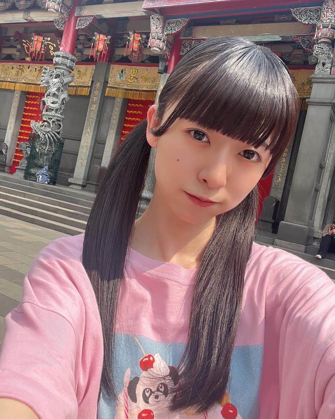 橋本美桜のインスタグラム：「台湾めちゃくちゃ暖かかった！☀️  ⁡ ⁡ ⁡ ⁡ #アイドル #IDOL #偶像 #パッツン前髪 #ロングヘア  #黒髪 #黒髪ロング #黒髪ストレート #ストレートヘア #ツインテール #台湾 #台北 #🇹🇼 #私服 #ootd」