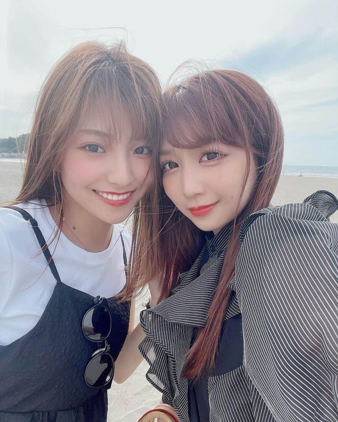のインスタグラム：「・ 4年ぶりの鎌倉🪿 強風でした。笑  #鎌倉 #由比ヶ浜 #由比ヶ浜ビーチ」