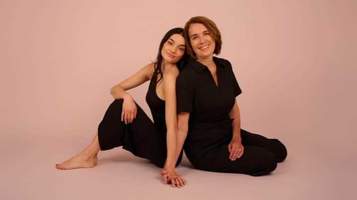 クーカイのインスタグラム：「Deux générations, une élégance intemporelle. Chez KOOKAÏ, nous célébrons la fête des mères et la beauté de chaque génération ❤️ ⠀⠀⠀⠀⠀⠀⠀⠀⠀ -⠀⠀⠀⠀⠀⠀⠀⠀⠀ Two generations, timeless elegance. At KOOKAÏ, we celebrate Mother's Day and the beauty of every generation ❤️ ⠀⠀⠀⠀⠀⠀⠀⠀⠀ ⠀⠀⠀⠀⠀⠀⠀⠀⠀  #kookai #fashion #SS23 #kookaistyle #motherday #fetedesmeres #family #love」