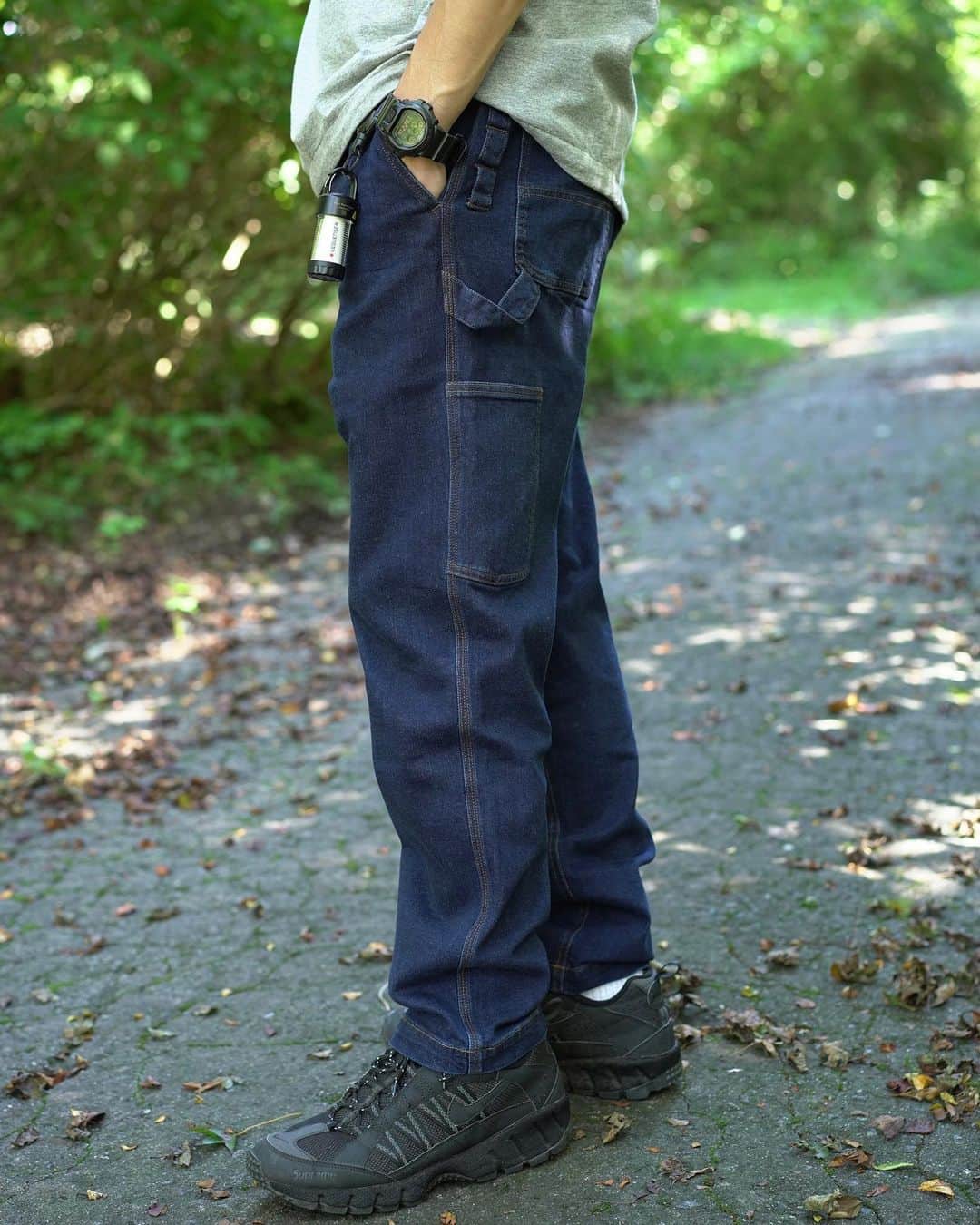 のインスタグラム：「. PLAY Stretch Denim Pants  Restock.  ストレッチデニムパンツが再入荷しました。 オンラインにて販売中です。 https://www.rootco-shop.jp/c/item/apparel/pants/psdp-431  #root_co #rootco #stretchdenimpants #stretchdenim #denim」