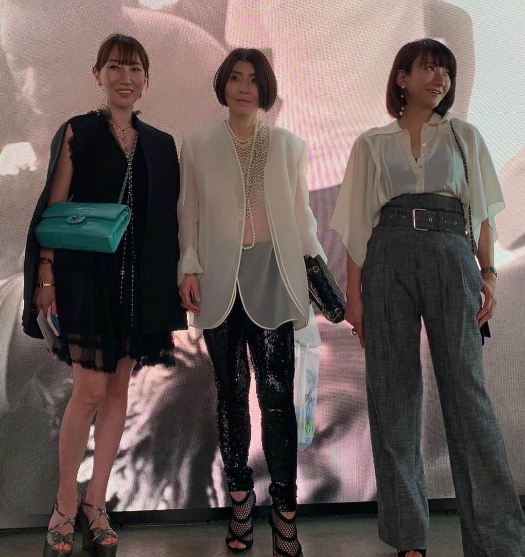 風間ゆみえさんのインスタグラム写真 - (風間ゆみえInstagram)「CHANEL  2022/23年  メティエダール コレクション SHOW IN TOKYO  久しぶりのKettyと、まぉまぁよく会っている、笑、おけいセンセと、有明で行われたCHANELのショーへ。  @1030kei  @keikosasaki_mylan」6月2日 22時35分 - yumie_kazama