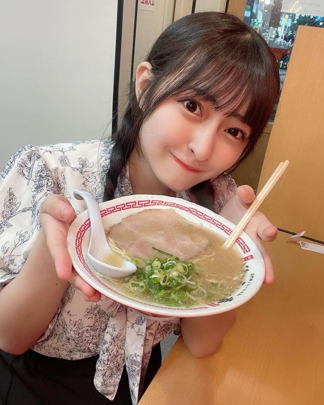 竹内月音さんのインスタグラム写真 - (竹内月音Instagram)「美味しかった🥰🫶 メンバーとご飯に行くと炒飯と餃子半分こできるところが好きです食いしん坊なので全部食べれて嬉しい☺️」6月2日 22時40分 - takeuchi_tsukine