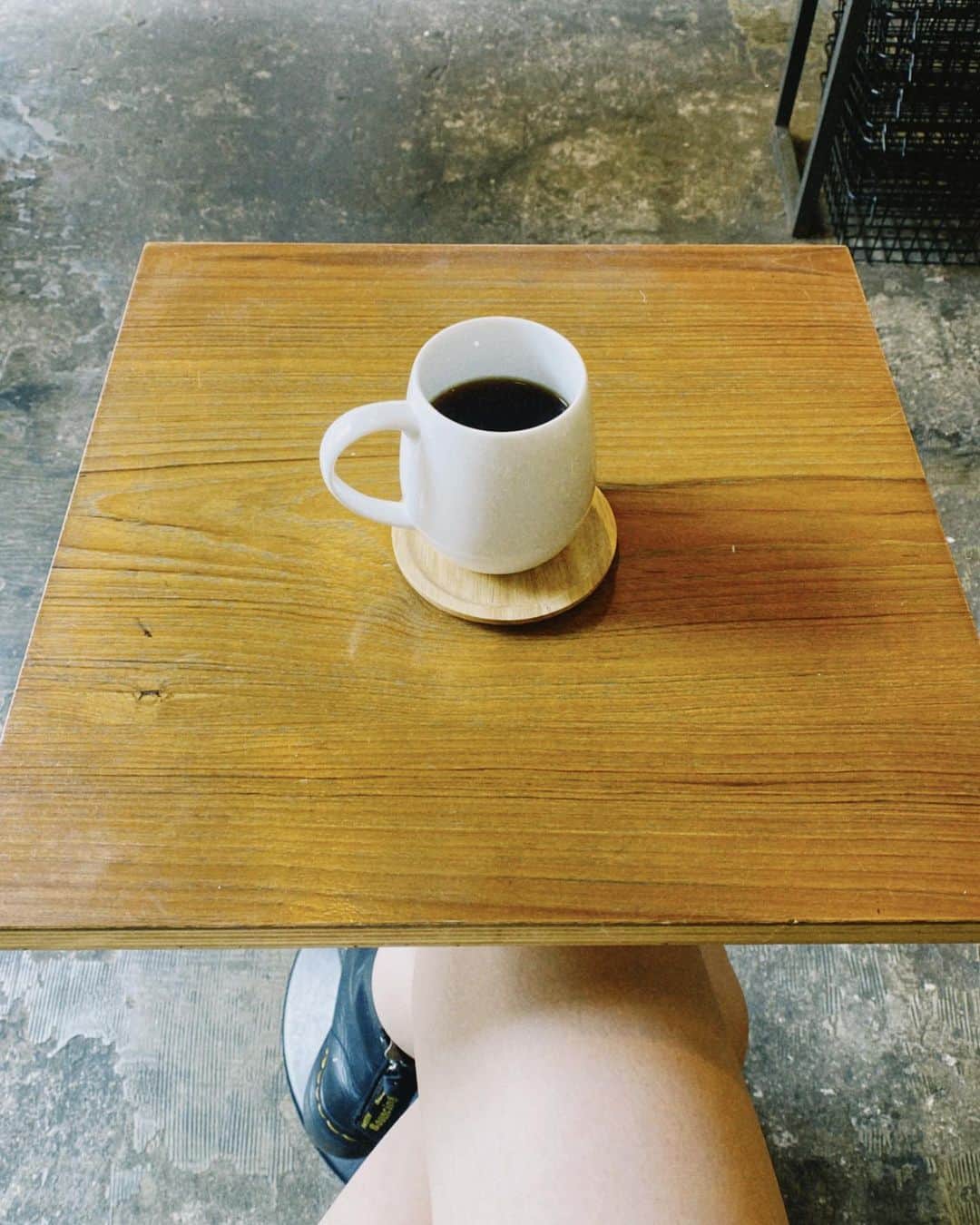 滝裕可里さんのインスタグラム写真 - (滝裕可里Instagram)「ほっと一息◡̈☕️ 立ち止まる時間に自分と繋がる 忙しさの中では見逃してしまいがちな 些細なことに気づく時間 ほっと一息してる😮‍💨？  #コーヒーはディカフェ派 #オーガニックコーヒーがオススメ #JASマークが好き #レインフォレストマークも好き」6月2日 22時43分 - takiyukari_official