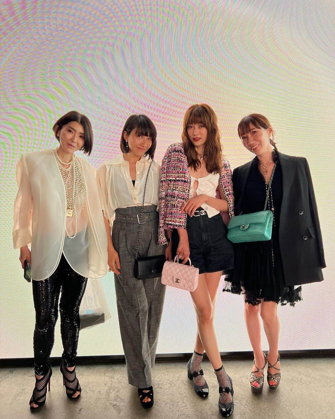 風間ゆみえのインスタグラム：「CHANEL  @chanelofficial  メティエダール コレクション SHOW IN TOKYO  写真ありがとう〜 @youn1029  久しぶりに会えた〜！ ご飯行こ♡」