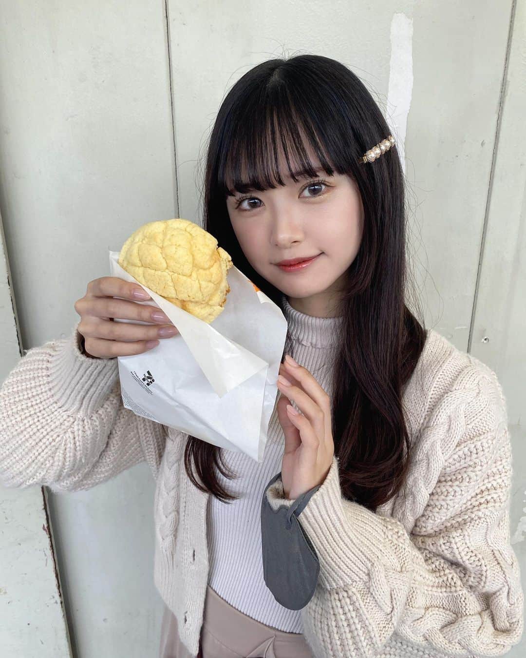 長南舞さんのインスタグラム写真 - (長南舞Instagram)「セブンの出来立てメロンパン美味しくて好きー！\♡︎/  #コンビニスイーツ #コンビニパン #メロンパン #セブンイレブン #パン」6月2日 22時53分 - chonanmai