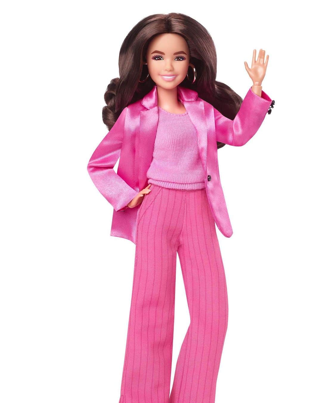 アメリカ・フェレーラさんのインスタグラム写真 - (アメリカ・フェレーラInstagram)「This Barbie is an actual Barbie! 💕 @mattel made dolls inspired by our #BarbieTheMovie characters. Meet Gloria the doll who is not a doll, she’s a human but now she’s a doll. Don’t think too hard about it, it’ll make sense when you see the movie 😉 @barbiethemovie @barbie #theshoes」6月2日 23時05分 - americaferrera