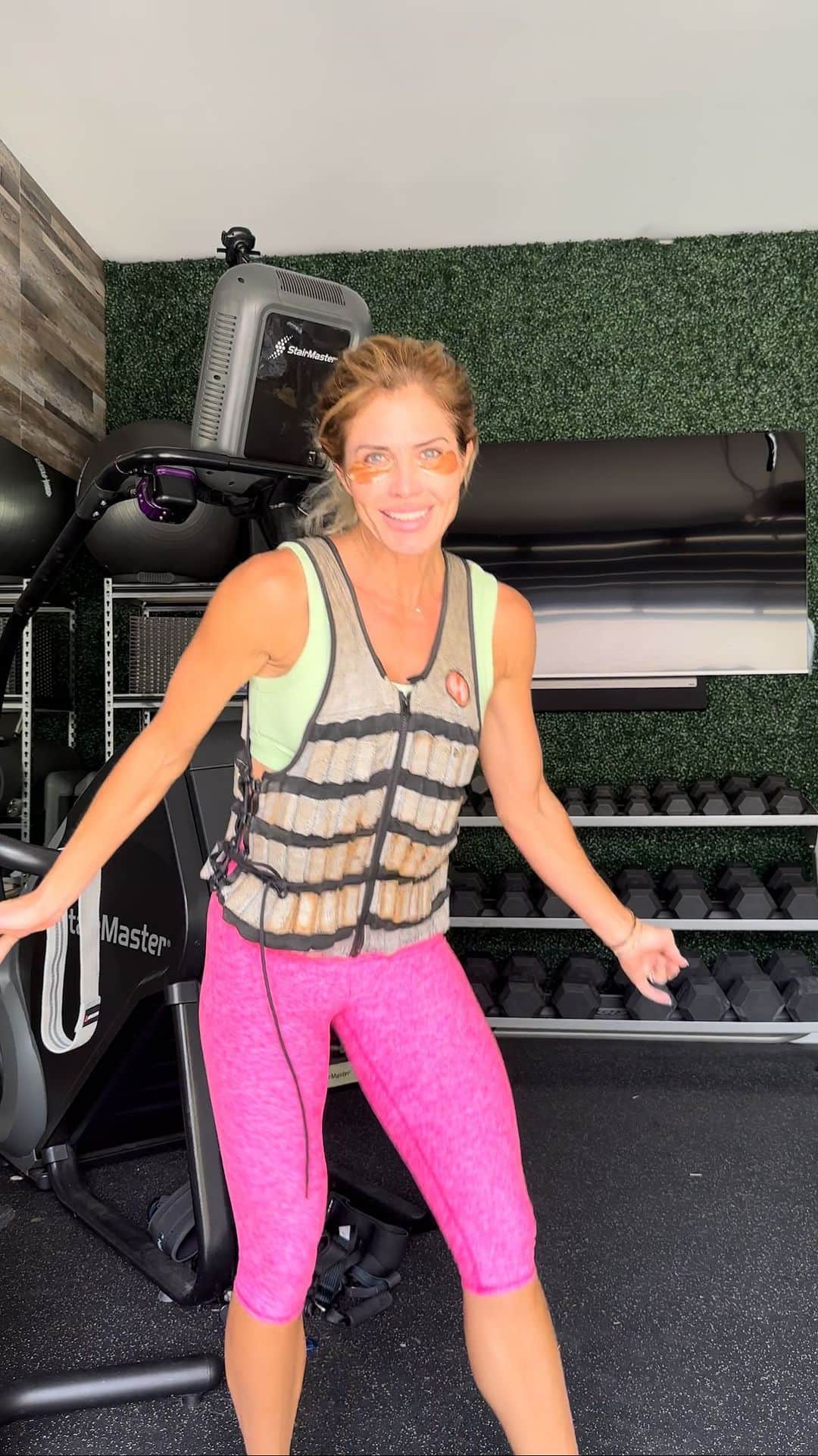 トリー・ウィルソンのインスタグラム：「Some days it takes everything just to get there & get moving..and some days you just show up and know it’s one of those go harder days. ALWAYS celebrate both.  *anybody else get bouncy & lit w/Chris Lake?! 🥳💪🏽  Celebrate showing up no matter what kind of day it is!  #showup #moveyourbody #mentalhealthhacks #pushyourself #dailymovement」