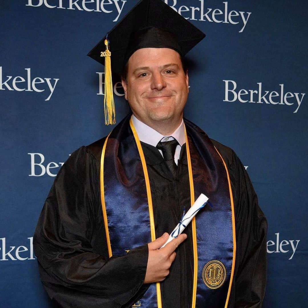 Good Charlotteのインスタグラム：「Huge Congrats to our brother @bigPaulThomas who just earned his degree in Applied Mathematics from UC Berkeley!! We are so proud of you P!!」