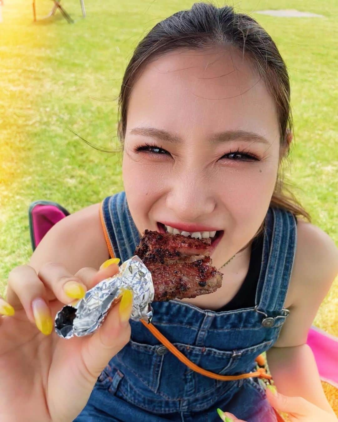 KAEDE さんのインスタグラム写真 - (KAEDE Instagram)「🍖🔥 久々の投稿かと思いきや また食べてるやつだし またオーバーオール🙃🤟🏾  #streetwear #streetgirl  #ストリート系女子 #ストリートファッション　#ストリートコーデ　 #カジュアル #カジュアルコーデ 　#オーバーサイズ　#asianzdancers  #メンズライク 　　#オーバーオール #オーバーオール女子」6月2日 23時14分 - chu_z_kaede