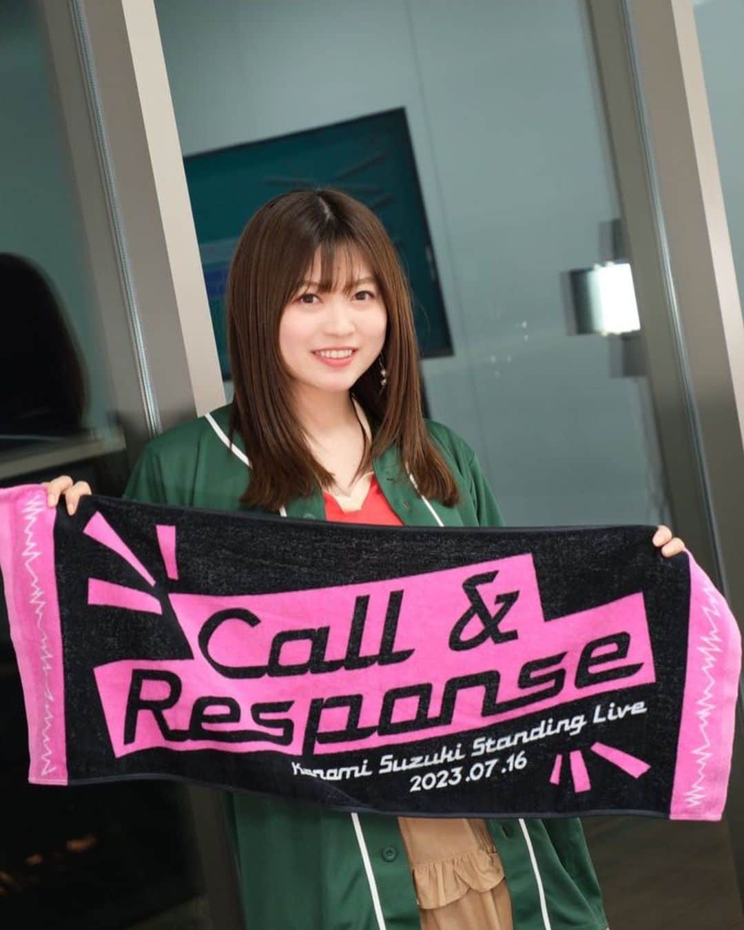 鈴木このみのインスタグラム：「ライブ情報など💁‍♀️  明日3日(土)12:00〜 7月16日(日)RESPONSE公演の一般発売スタートです🌟  座席に限りがございますので、ぜひお早めに〜っ！ 久しぶりの声出し解禁なスタンディング。皆んなに会えるのを楽しみにしてるよ❤️‍🔥🤝  #写真はグッズの一部です🤫 #そしてシーレジェとして #リスアニへのイベント出演も決まりました🆕 #夏中ライブ三昧だーーー！！！🥳」