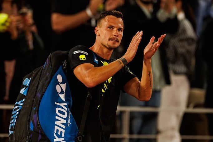 マートン・フチョビッチのインスタグラム：「Thank you Paris @rolandgarros , it was fun 🎾🙏🏻😎 @activtrades_official」
