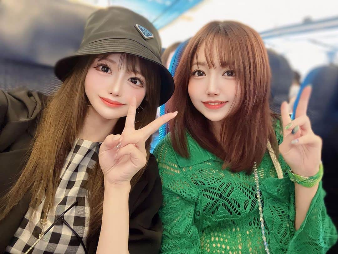 愛月颯花のインスタグラム：「TOP4 in TOキヨDome😼🗼  すんごい人でした。とにかく。 私だけ当たって、 一緒に行ってくれた はるきありがとう。  はるきとはもうだいぶ 古い仲で大好きなんや〜 おもろい女なんや〜 なんで同じ店じゃないんや〜笑  @pandj_sagae.haruki   たくさん楽しかったし YouTubeも撮ったし とにかくラストが死ぬ思いして 帰ってきたから というか今これ書きながら まだ札幌着いてないからww  楽しかったし たまにはいいお休みになりました！  ありがとー！」