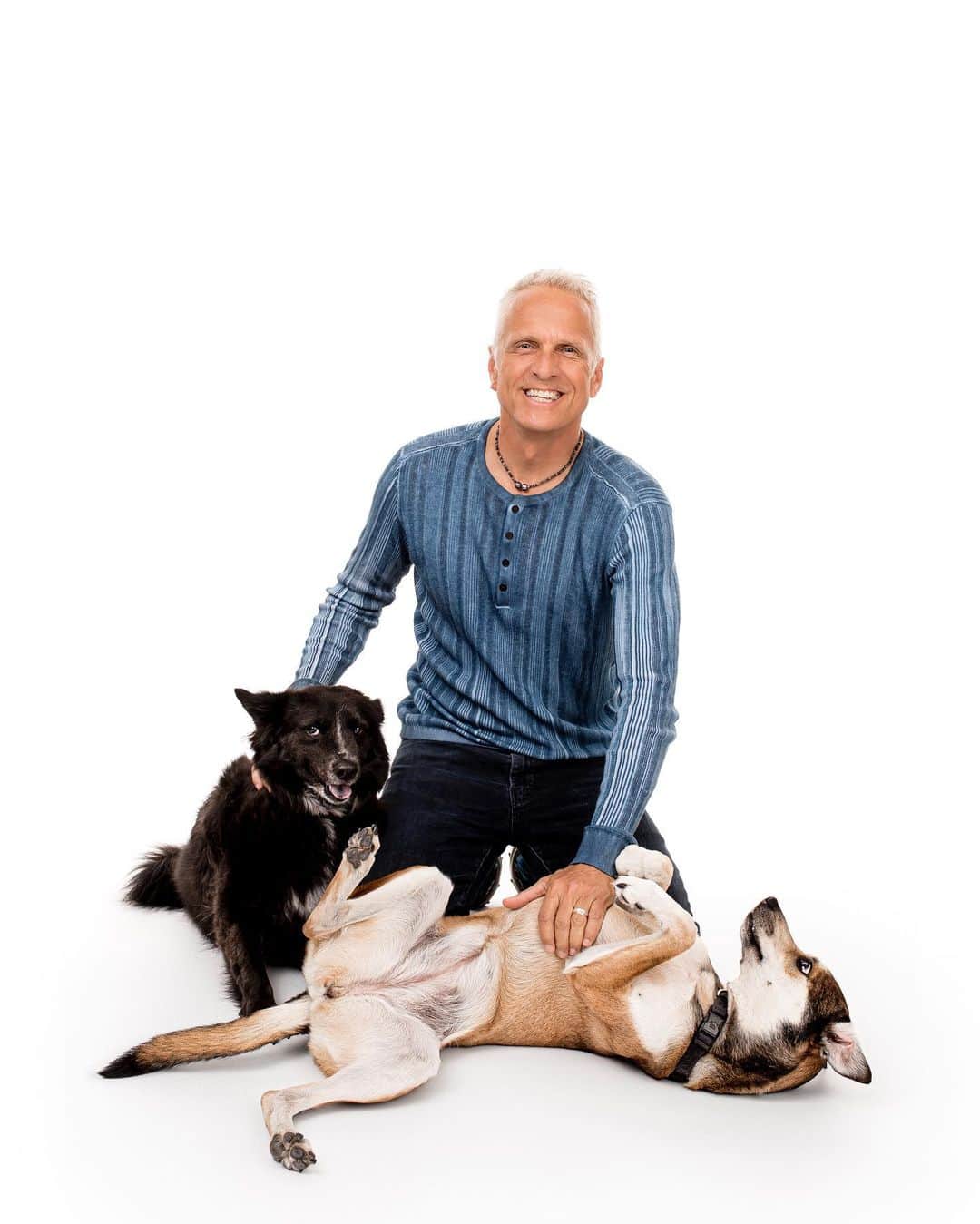 パトリック・ファビアンのインスタグラム：「Thank you @charlienunnphotography for letting be a part of your @wagsandwalks charity book & making me look almost as good as #Lucky & #Star. Rescue an animal and you’ll never regret it. Woof!  #rescue #dogs #animals」
