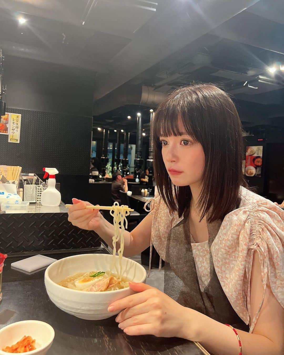 明石ゆいなさんのインスタグラム写真 - (明石ゆいなInstagram)「食べることがほんとーーーーーーに好き🥰🥰🥰  焼肉屋さんで タンカルビハラミホルモン、白米もしっかり食べて、飲み物はコーラ🥤💓  〆は石焼きビビンバと冷麺で悩んで、どっちも食べた😆  幸せーーー  #そんな俺のエブリデイ」6月2日 23時28分 - cosmo_meropon