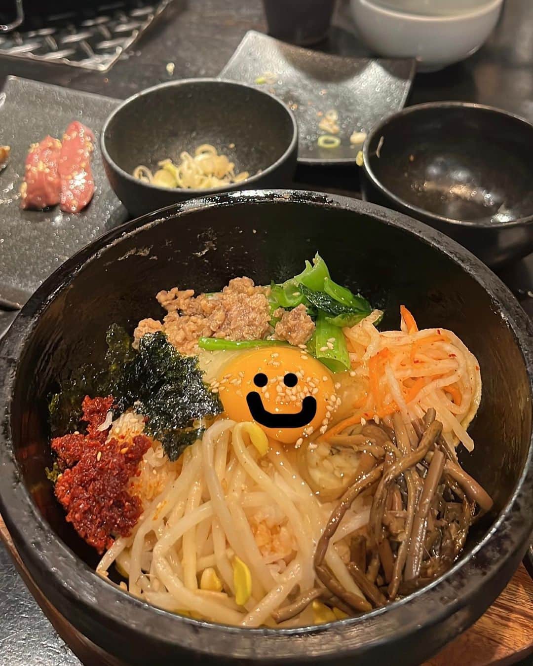 明石ゆいなさんのインスタグラム写真 - (明石ゆいなInstagram)「食べることがほんとーーーーーーに好き🥰🥰🥰  焼肉屋さんで タンカルビハラミホルモン、白米もしっかり食べて、飲み物はコーラ🥤💓  〆は石焼きビビンバと冷麺で悩んで、どっちも食べた😆  幸せーーー  #そんな俺のエブリデイ」6月2日 23時28分 - cosmo_meropon