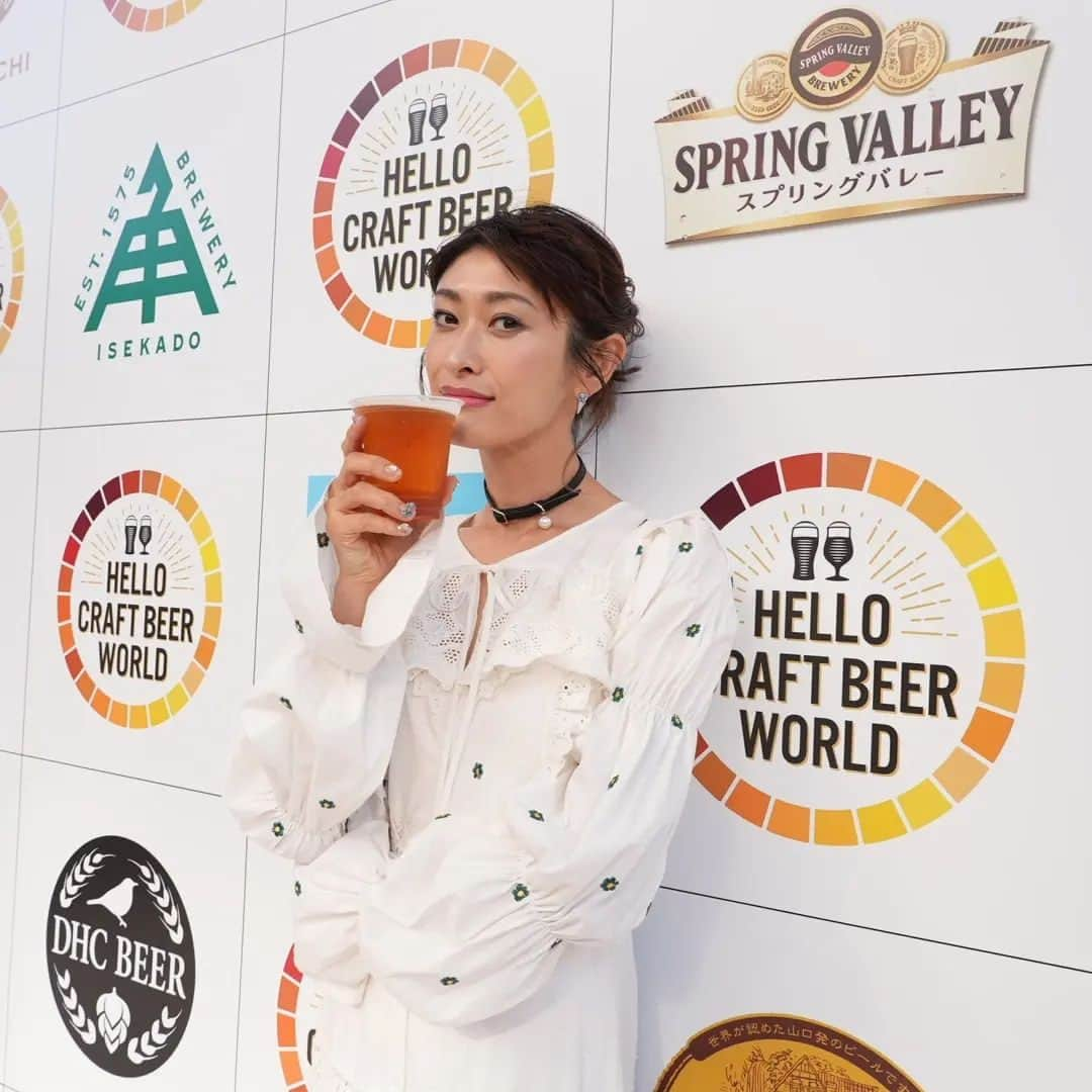 山田優さんのインスタグラム写真 - (山田優Instagram)「六本木ヒルズアリーナで行われている  HELLO CRAFT BEER WORLDに行ってきました！  全24種類の中から色や香り、時間、ブルワリーさんのストーリーなど 普段ビールで考えないことから選んだ3種類を飲み比べさせていただきました!!  3つの中だと#スプリングバレー サマークラフトエール＜香＞が飲みやすく感じたかな〜🍻  世界には150種類以上もビアスタイルがあるんだそう！  4日(日)19時まで開催されているみたいです✨ ぜひ体験してみてください♡  お酒は20歳になってから  #クラフトビールと出会った #PR  #onepiece @pameopose #accessory  @justineclenquet」6月2日 23時29分 - yu_yamada_