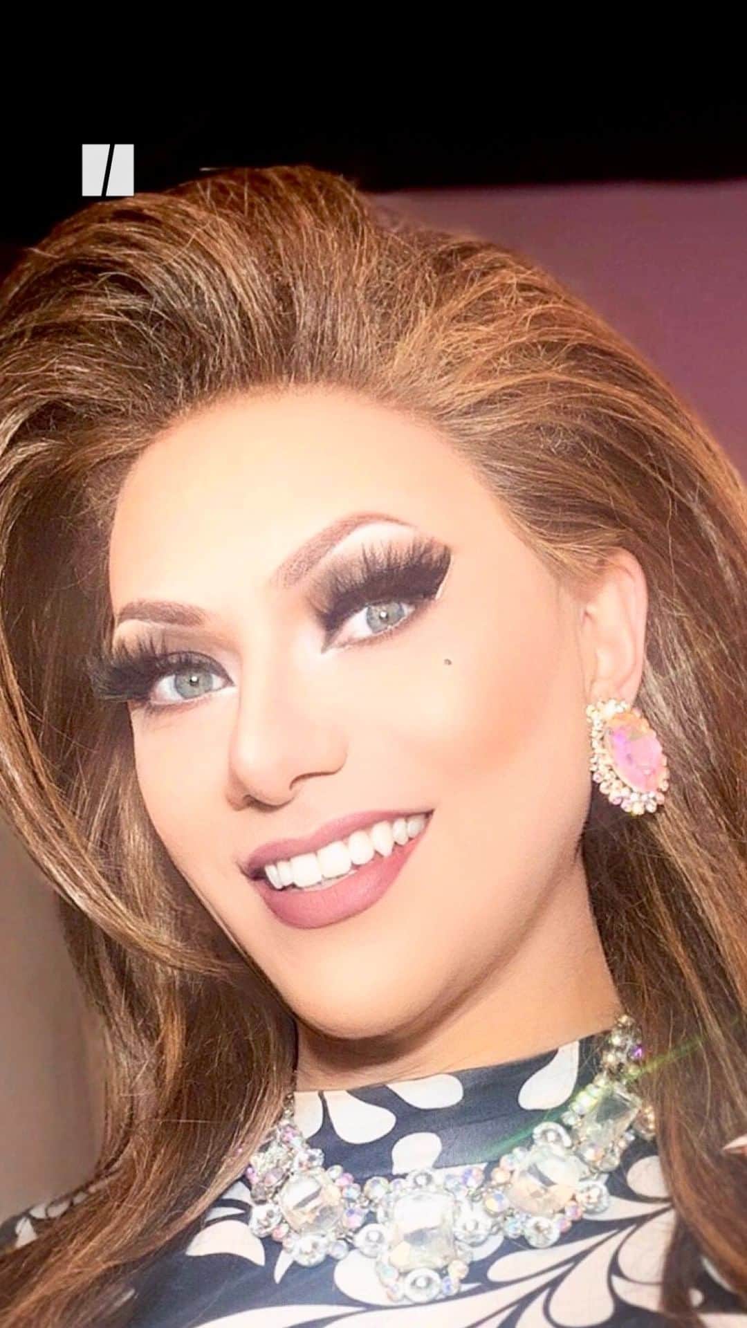 Huffington Postのインスタグラム：「Slade Kyle, better known as the Bluff City Bombshell Miss Bella DuBalle talks about their fight against Republicans ramped up attacks on the queer community and new legislation aimed at restricting drag queens.」
