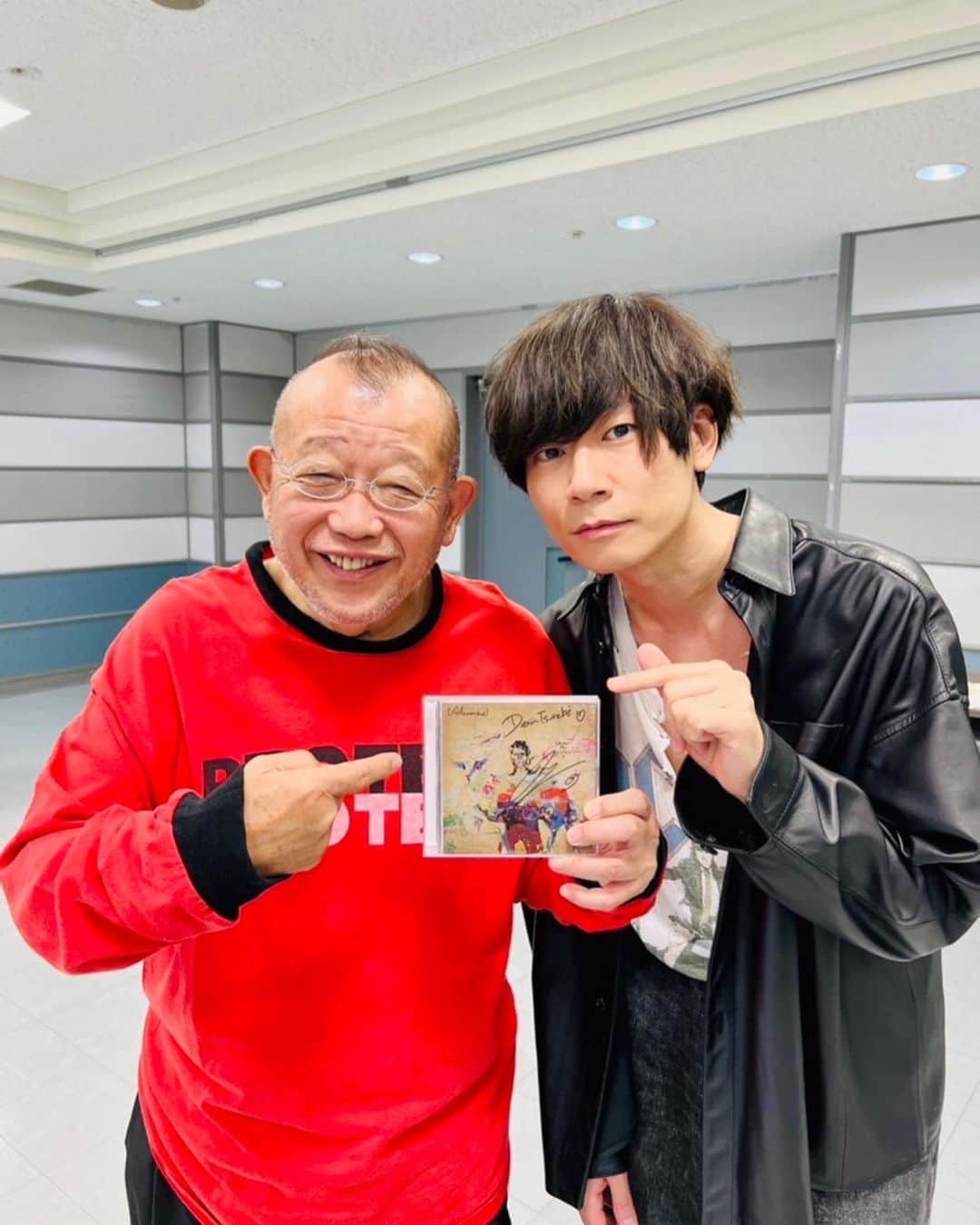 のインスタグラム：「麦茶でいつもお世話になっております。  #鶴瓶さん #夏木マリさん  大好き」