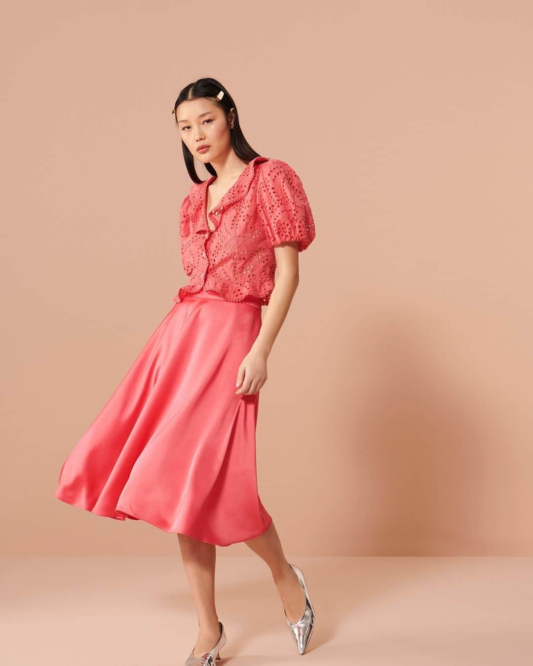 タラジャーモンのインスタグラム：「Introducing the embroidery.  #tarajarmon #fashion #PE23 #newin」