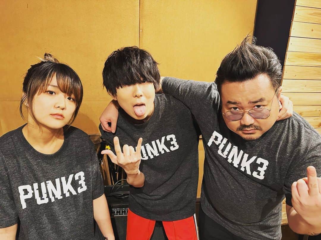 川谷絵音のインスタグラム：「新バンド「PUNK3」でございます。」
