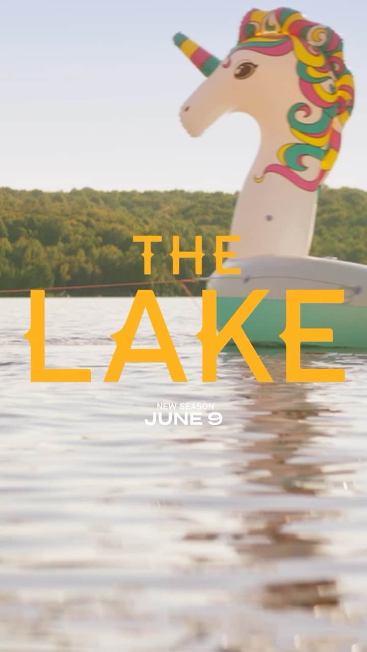 ローレン・ホリーのインスタグラム：「Time to jump in! A week from today, season 2 of The Lake is on @primevideo @primevideoca. Let’s get this summer started June 9th!  #TheLake #PrineVideo #PrimeVideoCanafa #TheLakeSeason2」