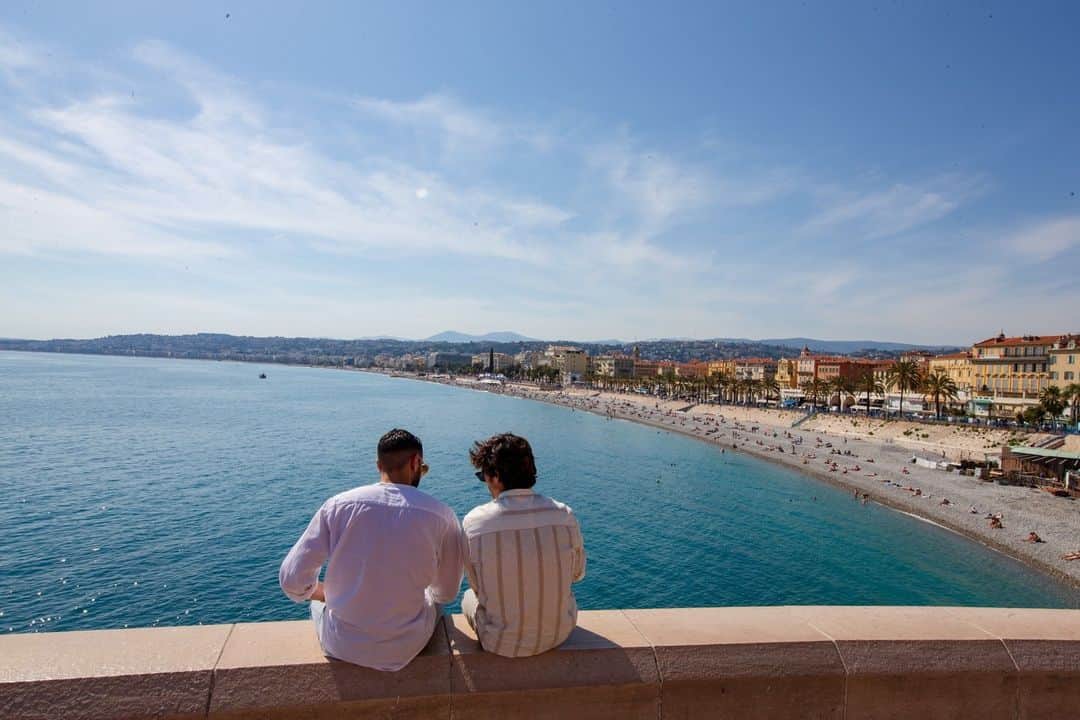 デルタ航空のインスタグラム：「Searching for the best cities to show your pride? We're here to help. This month, we're teaming up with our besties @IGLTA to highlight safe and welcoming destinations for LGBTQ+ travelers – and first up is Nice.   From its inclusive atmosphere to its vibrant nightlife, this city embraces all travelers with open arms. Check out our Story Highlights to find out why you should add Nice to the top of your travel list.  Photo: @explorenicecotedazur」