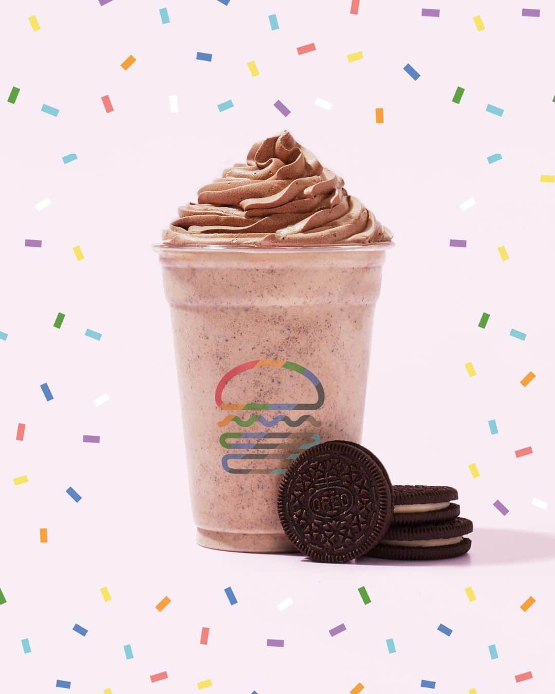 SHAKE SHACKさんのインスタグラム写真 - (SHAKE SHACKInstagram)「Summer Shakes are here 😎☀️🥤   We brought back everyone’s favorite: OREO® Funnel Cake Shake  @oreo cookies and funnel cake crunch hand-spun with vanilla frozen custard, topped with chocolate whipped cream.  And a new one to try too: Triple Chocolate Brownie Shake Chocolate frozen custard hand-spun with brownie bits, chocolate sprinkles, and chocolate chips, topped with whipped cream and brownie crunch.  OREO and the OREO Wafer design are trademarks of Mondelēz International group, used under license.」6月3日 0時36分 - shakeshack