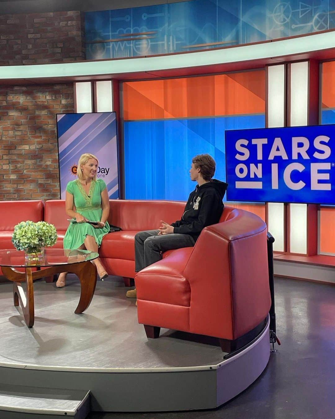 イリア・マリニンさんのインスタグラム写真 - (イリア・マリニンInstagram)「Happy to be with @foxbaltimore this morning to talk about @starsonice. Thank you for inviting me. Next #starsonice show is tonight  @baltimorearena at 7:30 pm. #figureskating #soi2023」6月3日 0時51分 - ilia_quadg0d_malinin