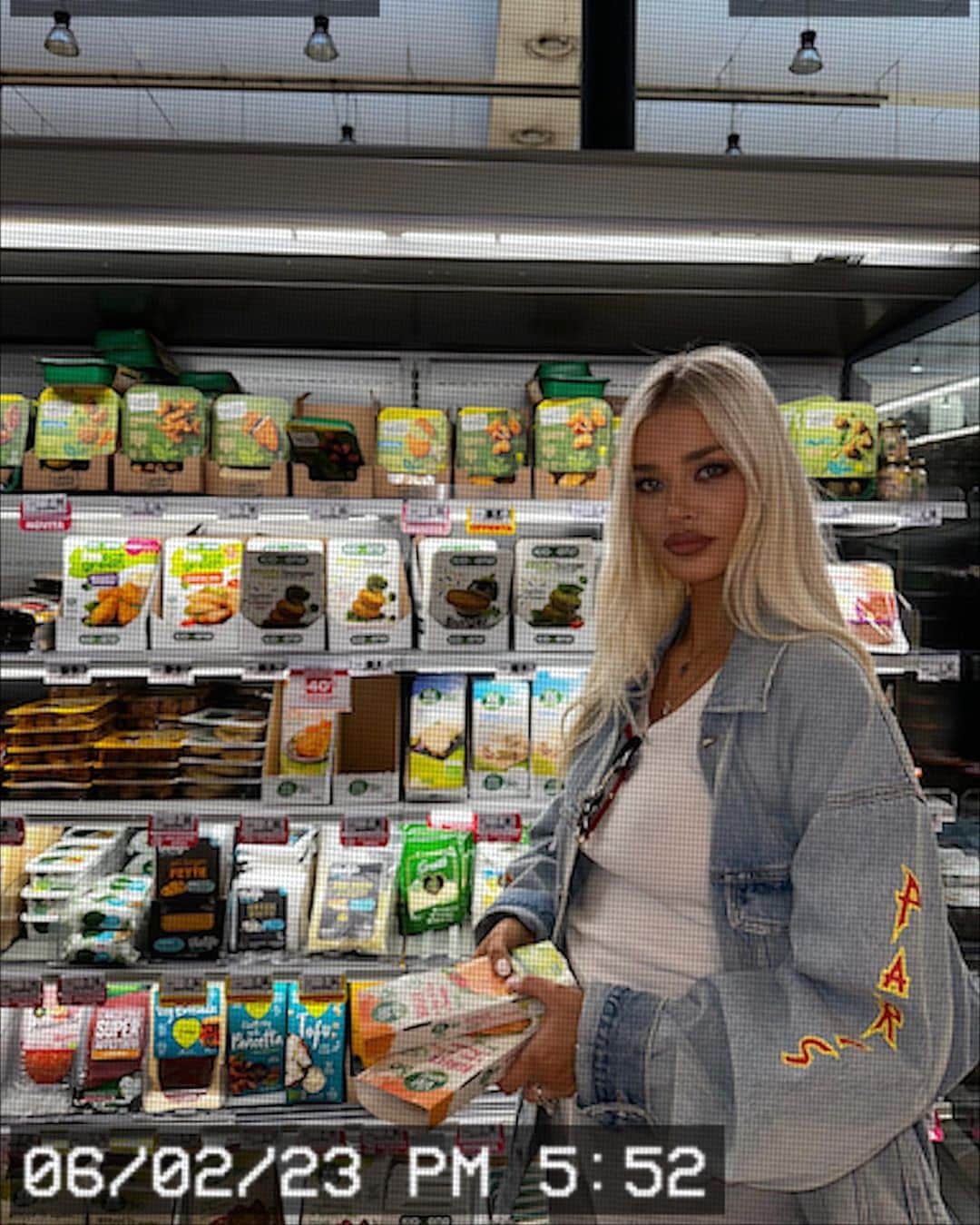 ソフィア・ミロシェヴィッチさんのインスタグラム写真 - (ソフィア・ミロシェヴィッチInstagram)「do u like getting groceries?」6月3日 1時18分 - sofijamilo